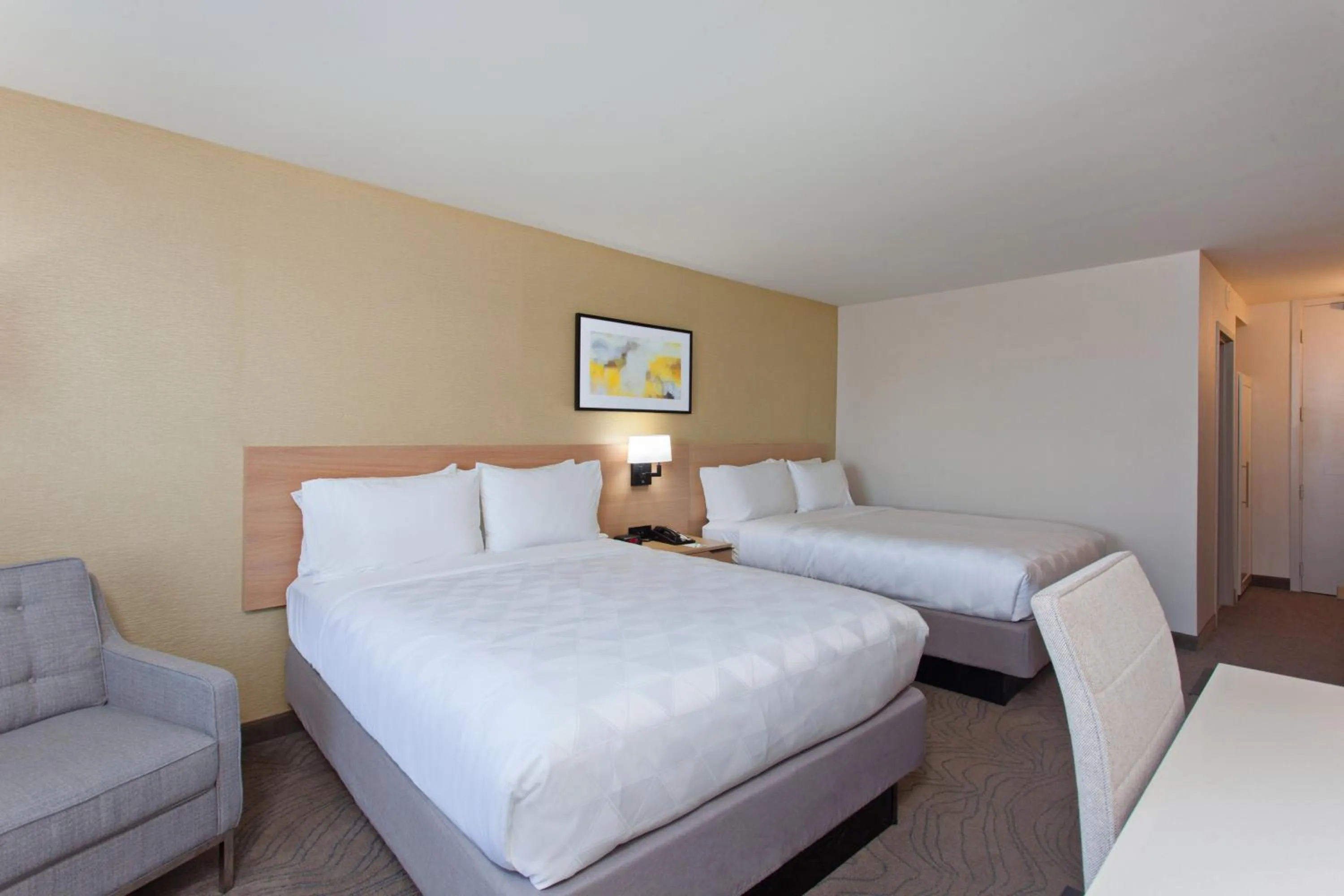 Photo of the whole room, Bed in Holiday Inn Los Angeles - LAX Airport by IHG