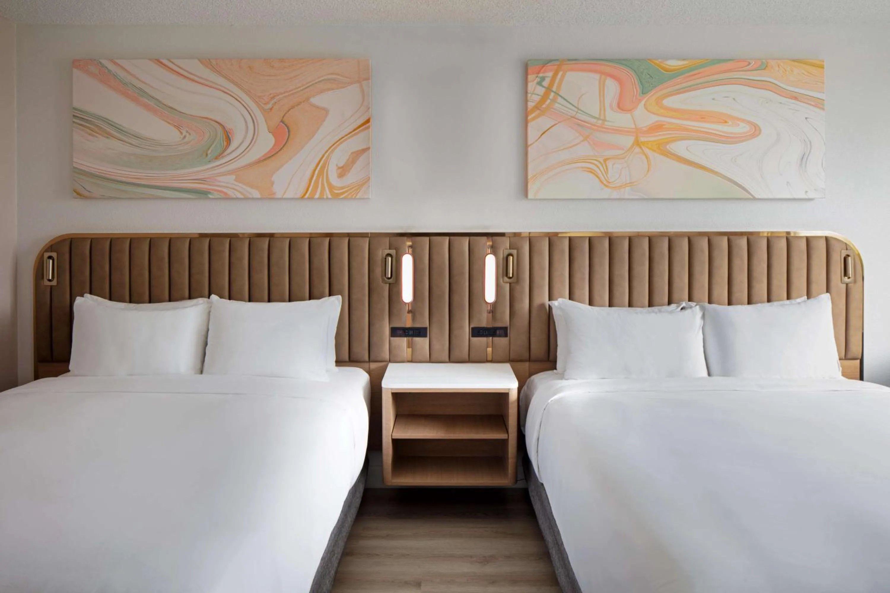 Bedroom, Bed in Sonesta Miami Airport