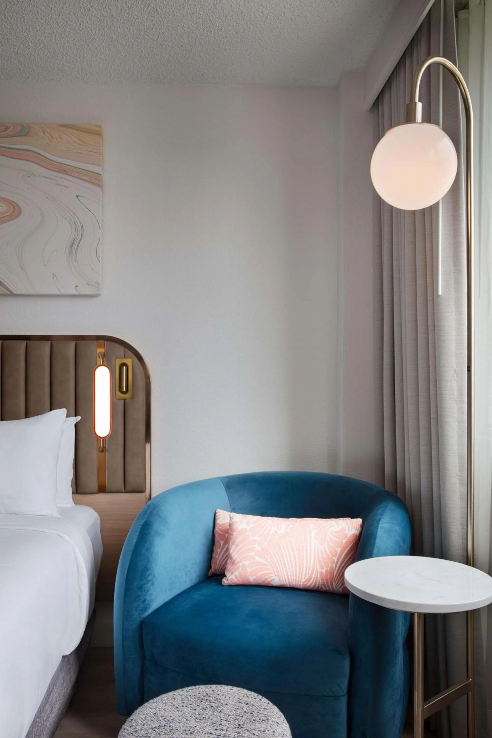 Bedroom, Bed in Sonesta Miami Airport