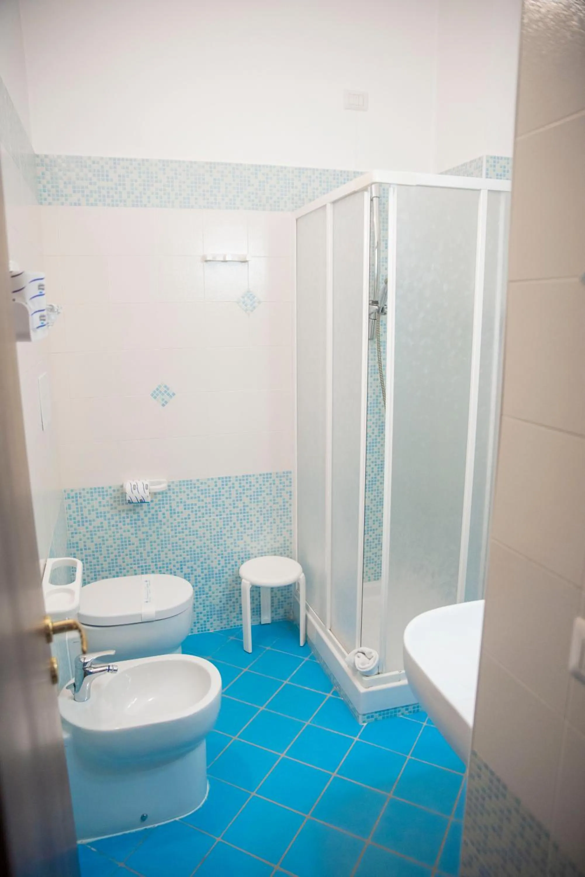 Shower in Belvedere Hotel-B&B