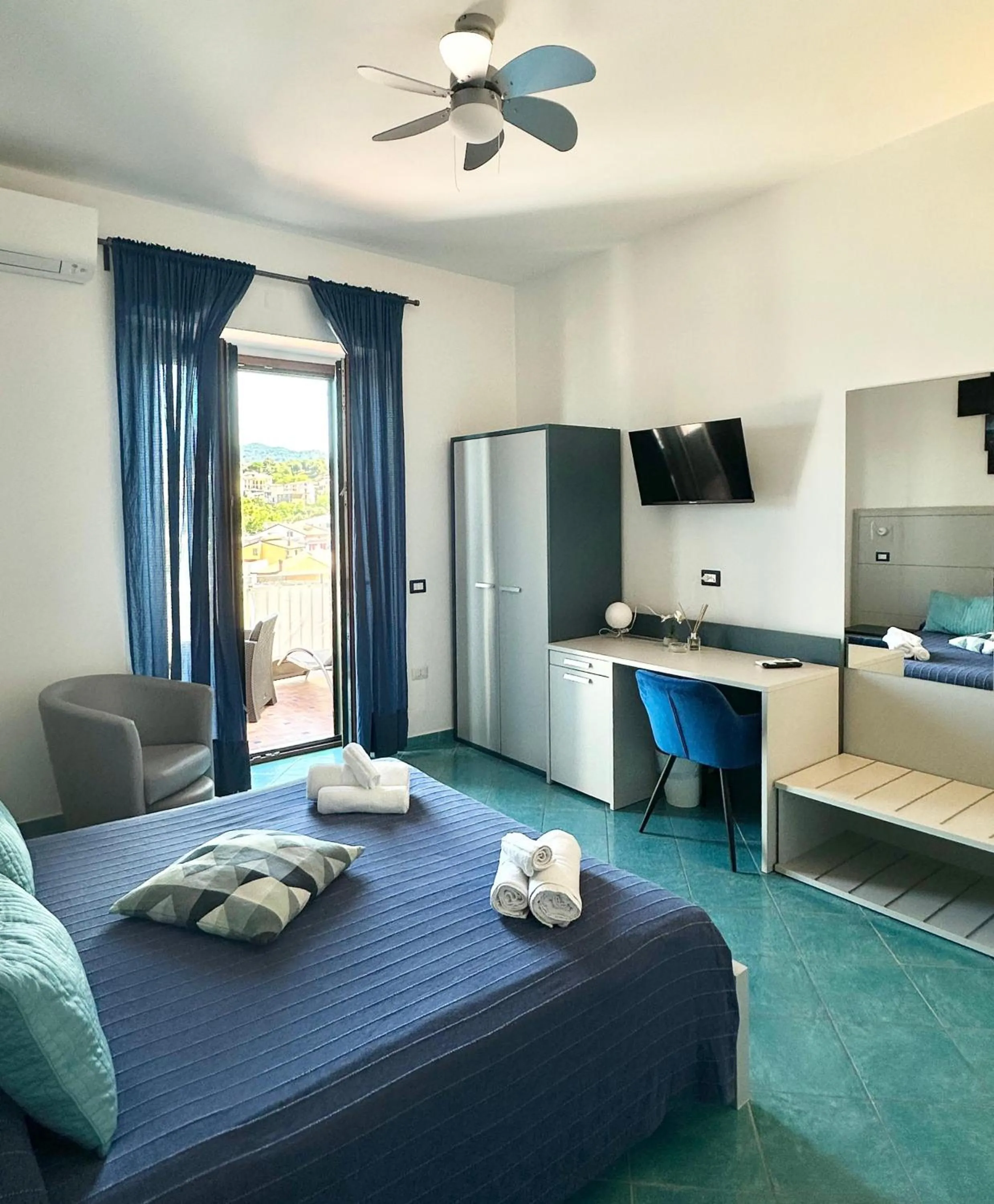 Photo of the whole room, Bed in Belvedere Hotel-B&B