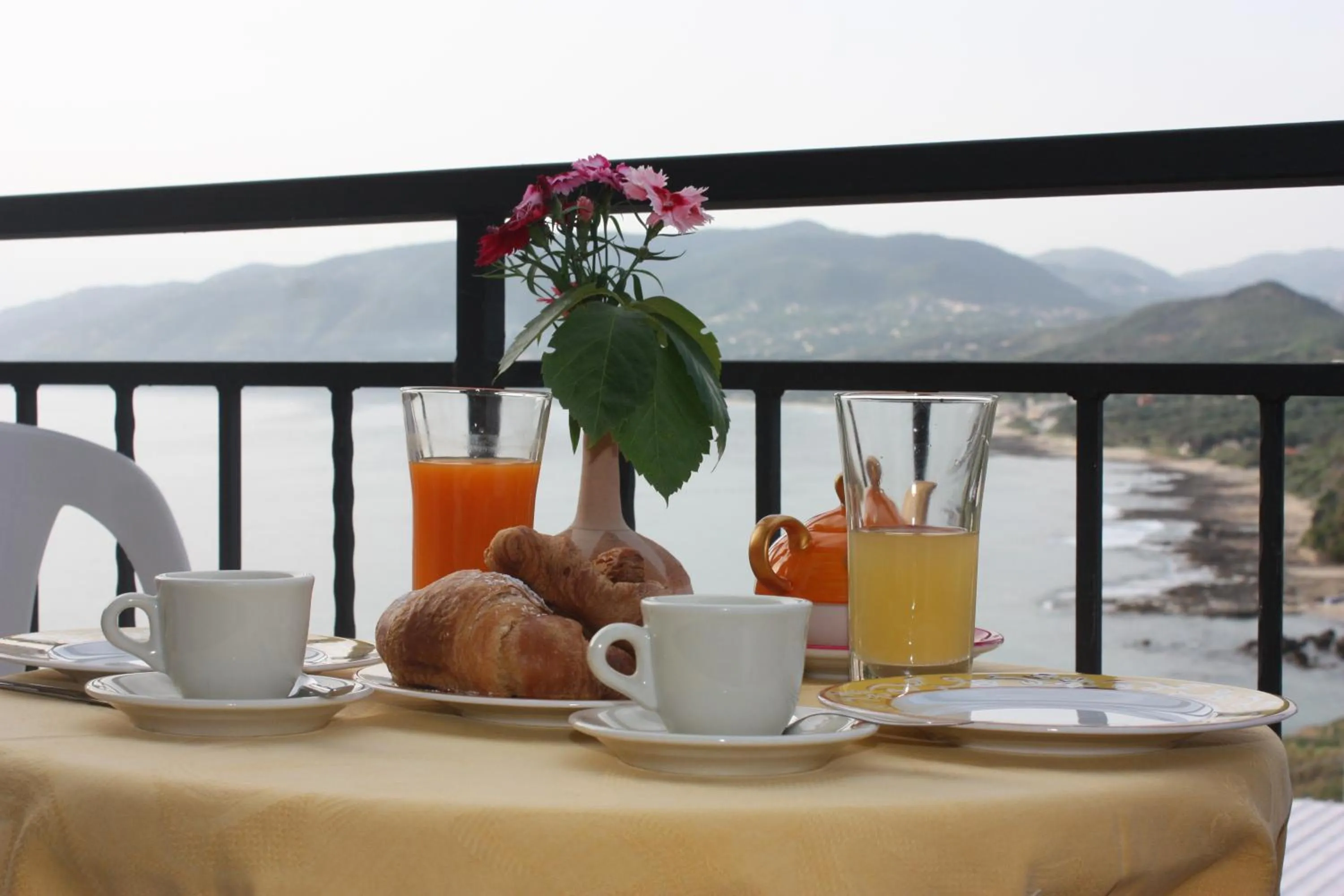 Breakfast in Belvedere Hotel-B&B