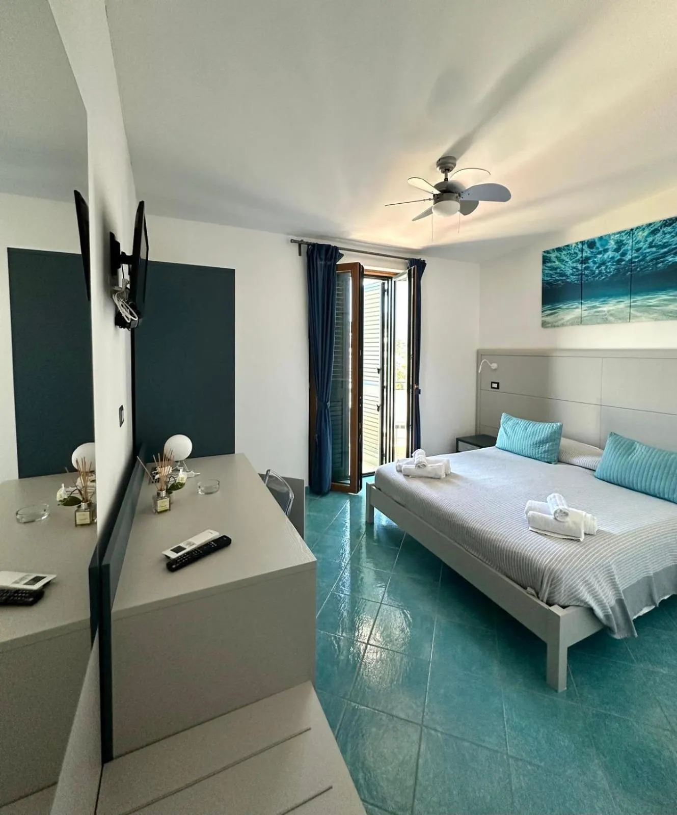 Photo of the whole room, Bed in Belvedere Hotel-B&B