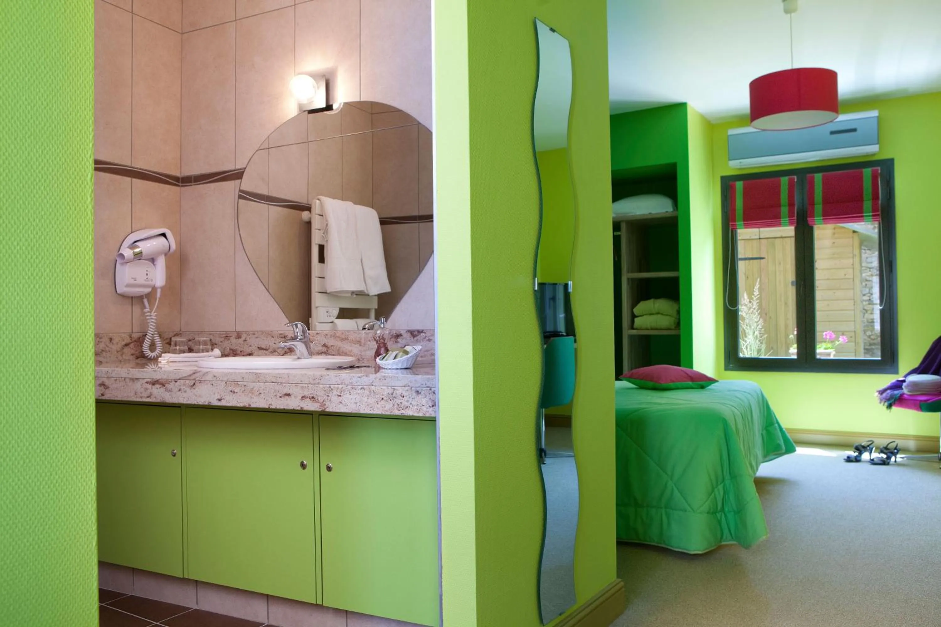 Bathroom, Bed in Logis hôtel Ô en Couleur