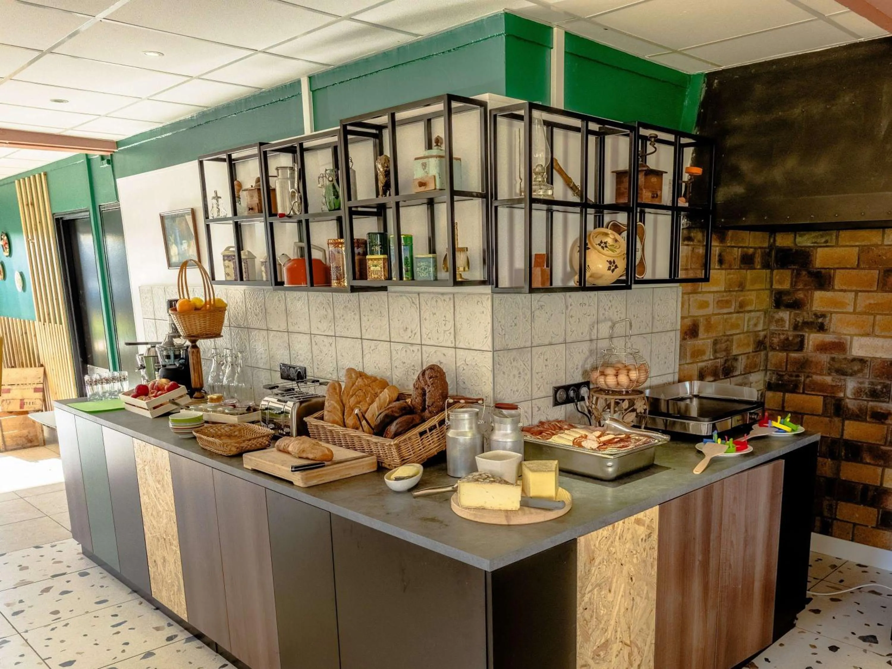 Breakfast in Hôtel Restaurant Relais Vert - Montbeliard