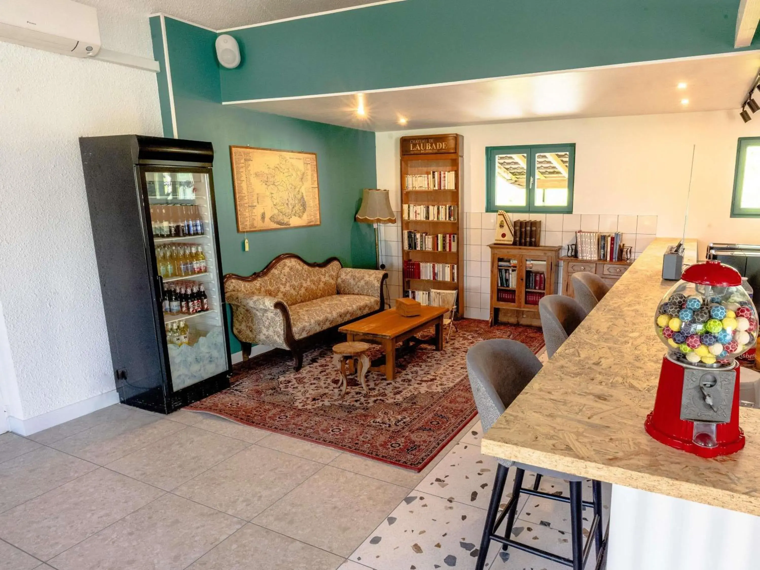 Lounge or bar in greet Hôtel Montbéliard Lounge or bar in greet Hôtel Montbéliard