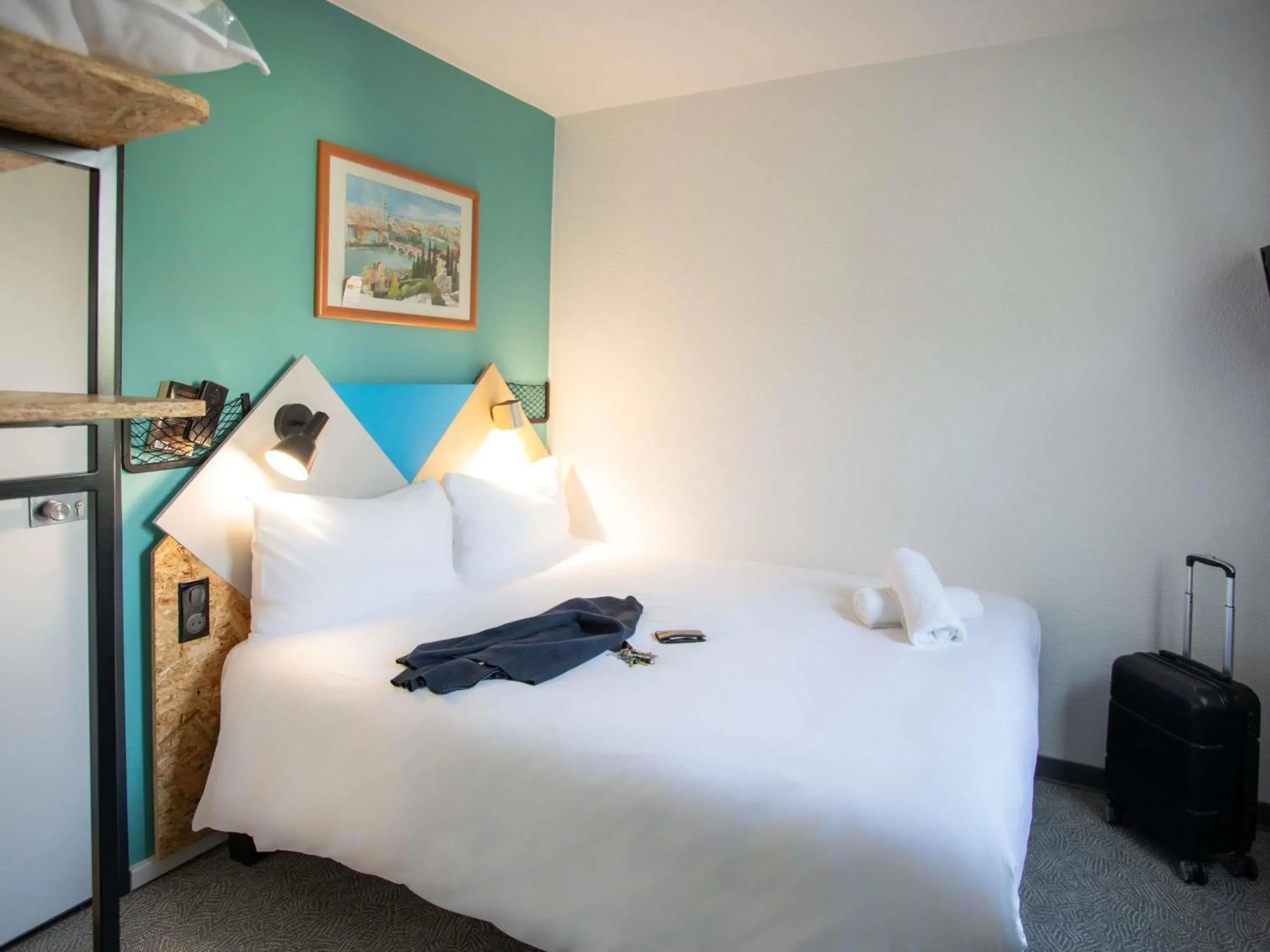 Bedroom, Bed in greet Hôtel Montbéliard Bedroom, Bed in greet Hôtel Montbéliard