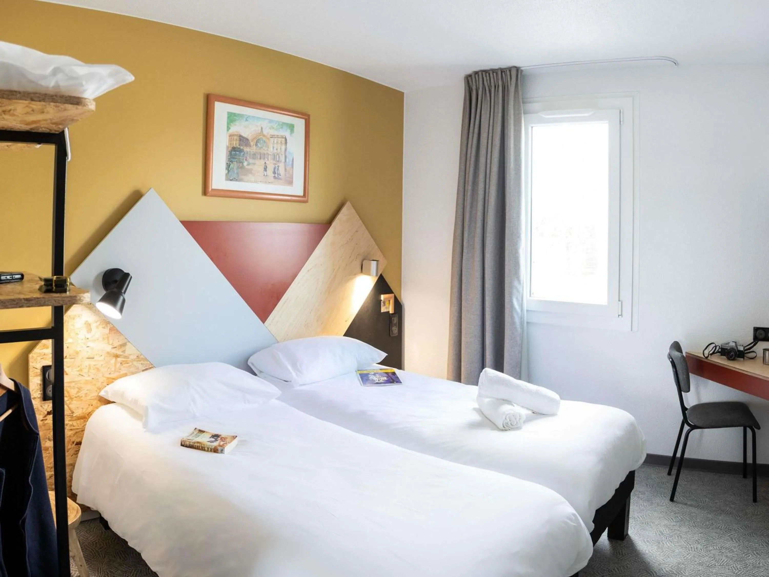 Bedroom, Bed in greet Hôtel Montbéliard