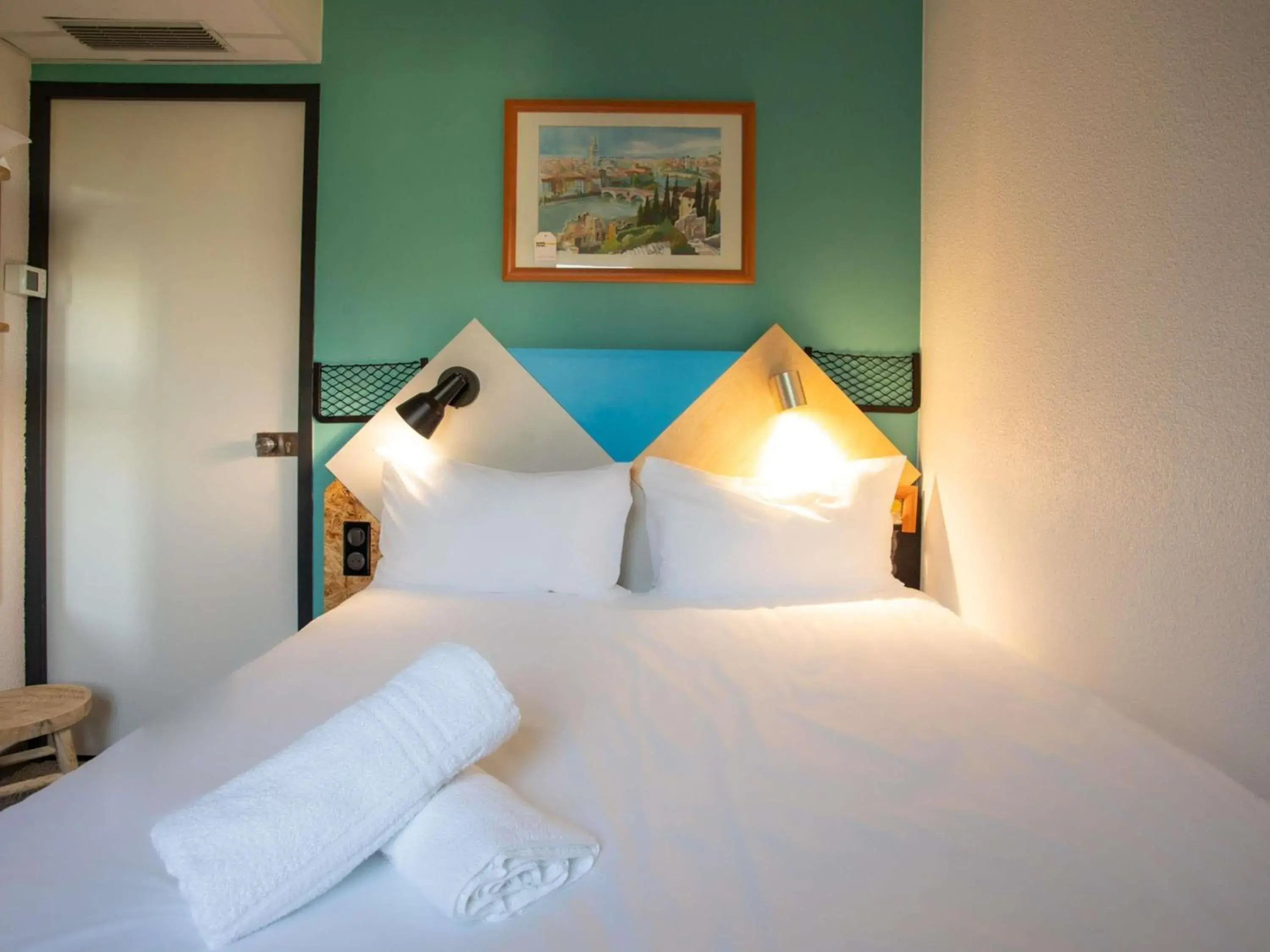 Bedroom, Bed in greet Hôtel Montbéliard Bedroom, Bed in greet Hôtel Montbéliard