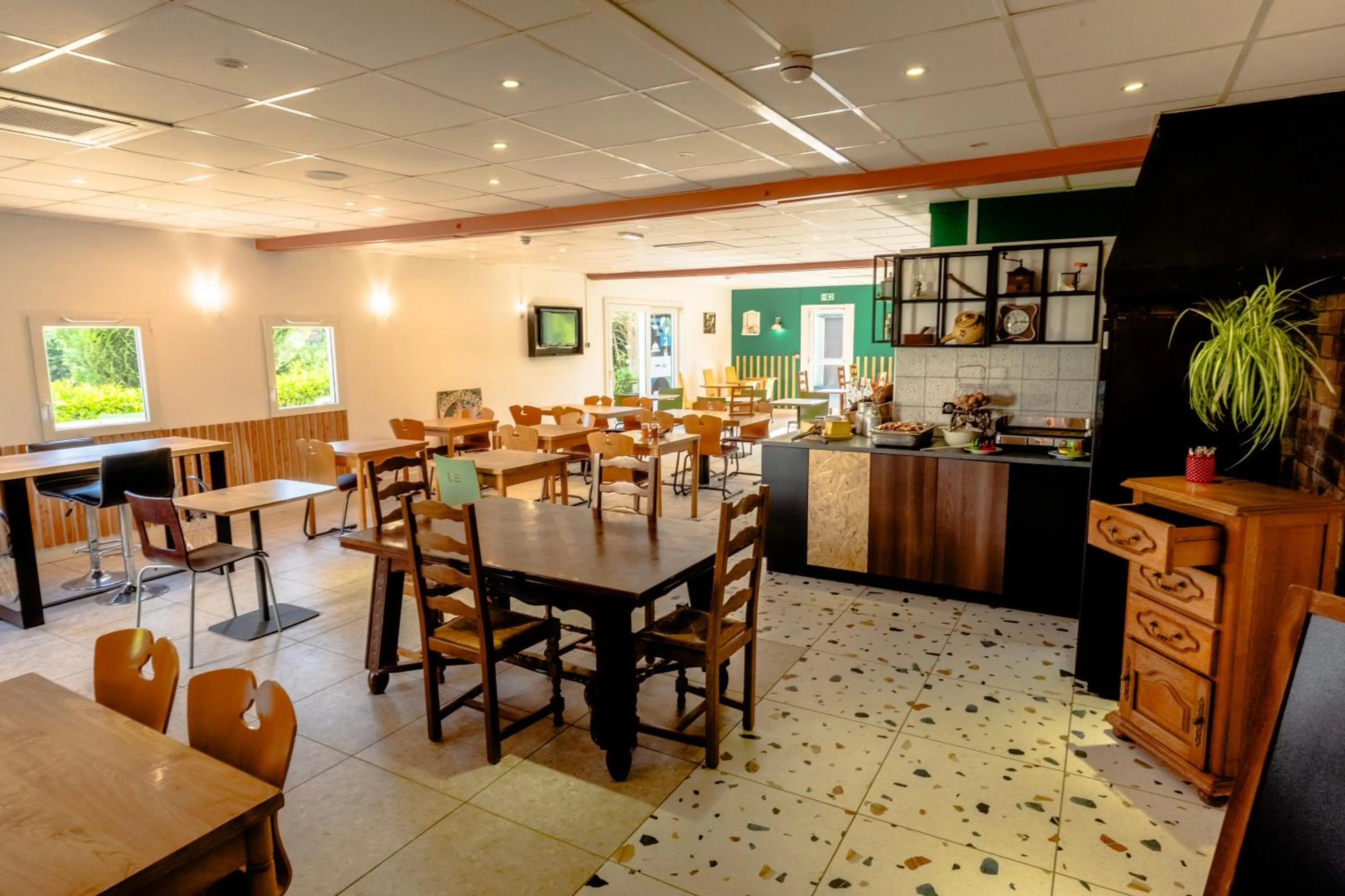 Breakfast, Restaurant/Places to Eat in Hôtel Restaurant Relais Vert - Montbeliard