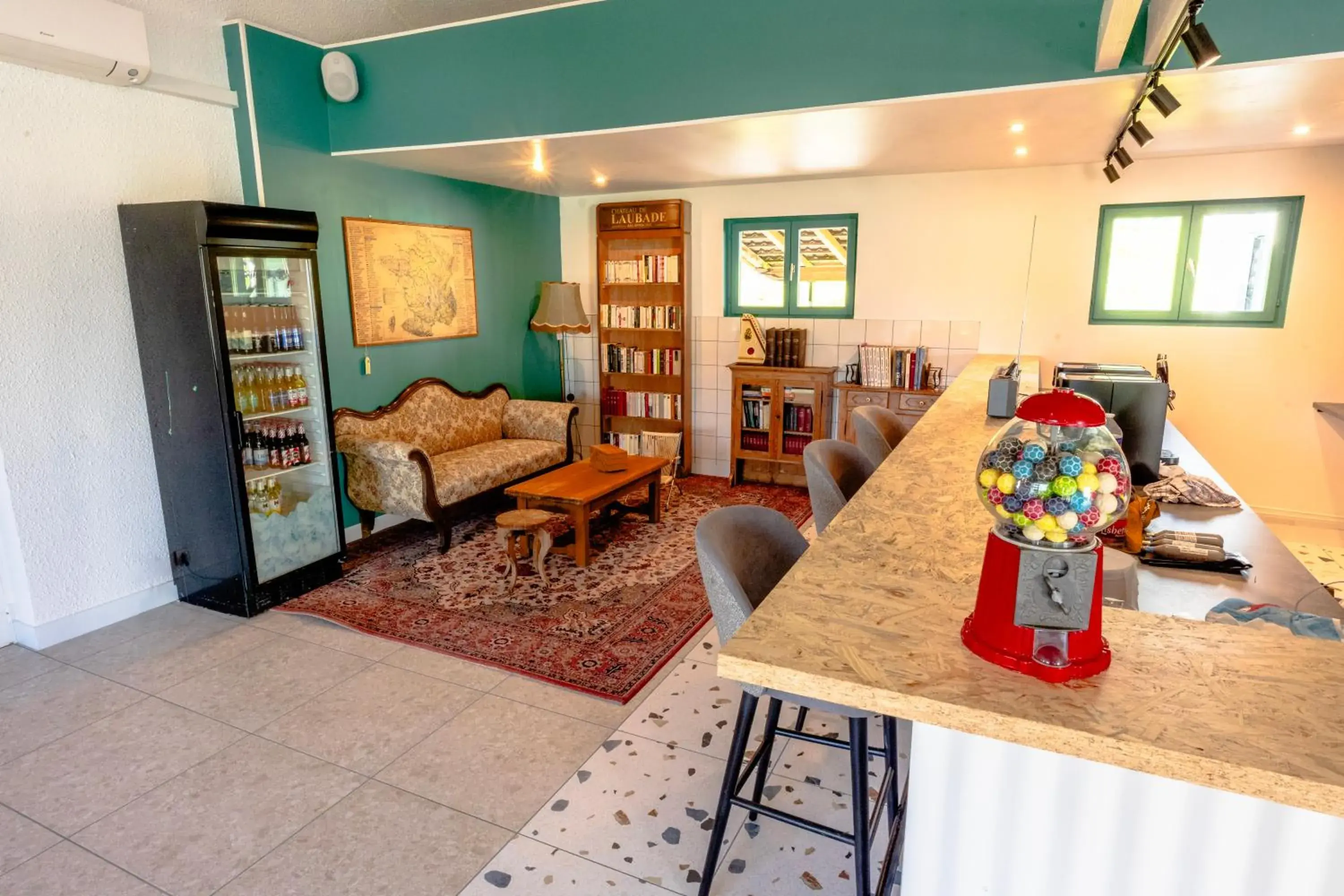 Lounge or bar in greet Hôtel Montbéliard Lounge or bar in greet Hôtel Montbéliard