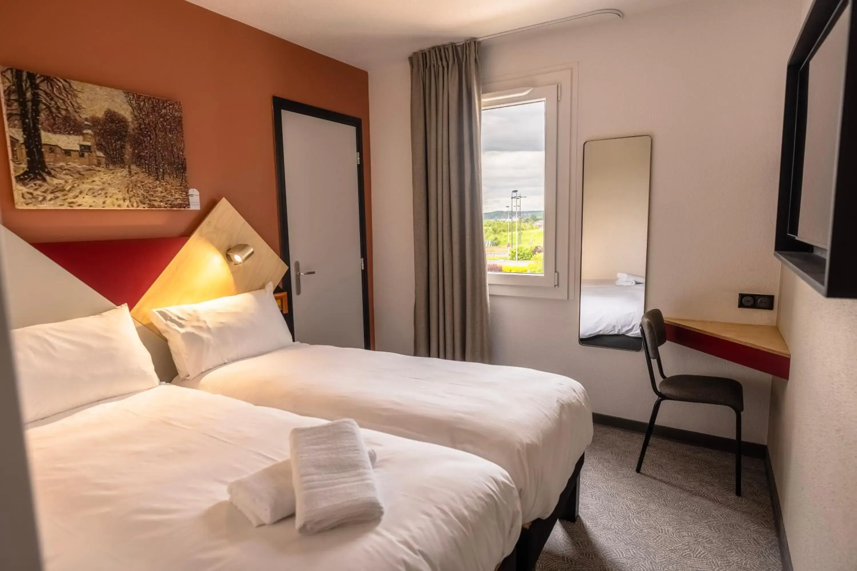 POP Twin Room in Hôtel Restaurant Relais Vert - Montbeliard POP Twin Room in Hôtel Restaurant Relais Vert - Montbeliard