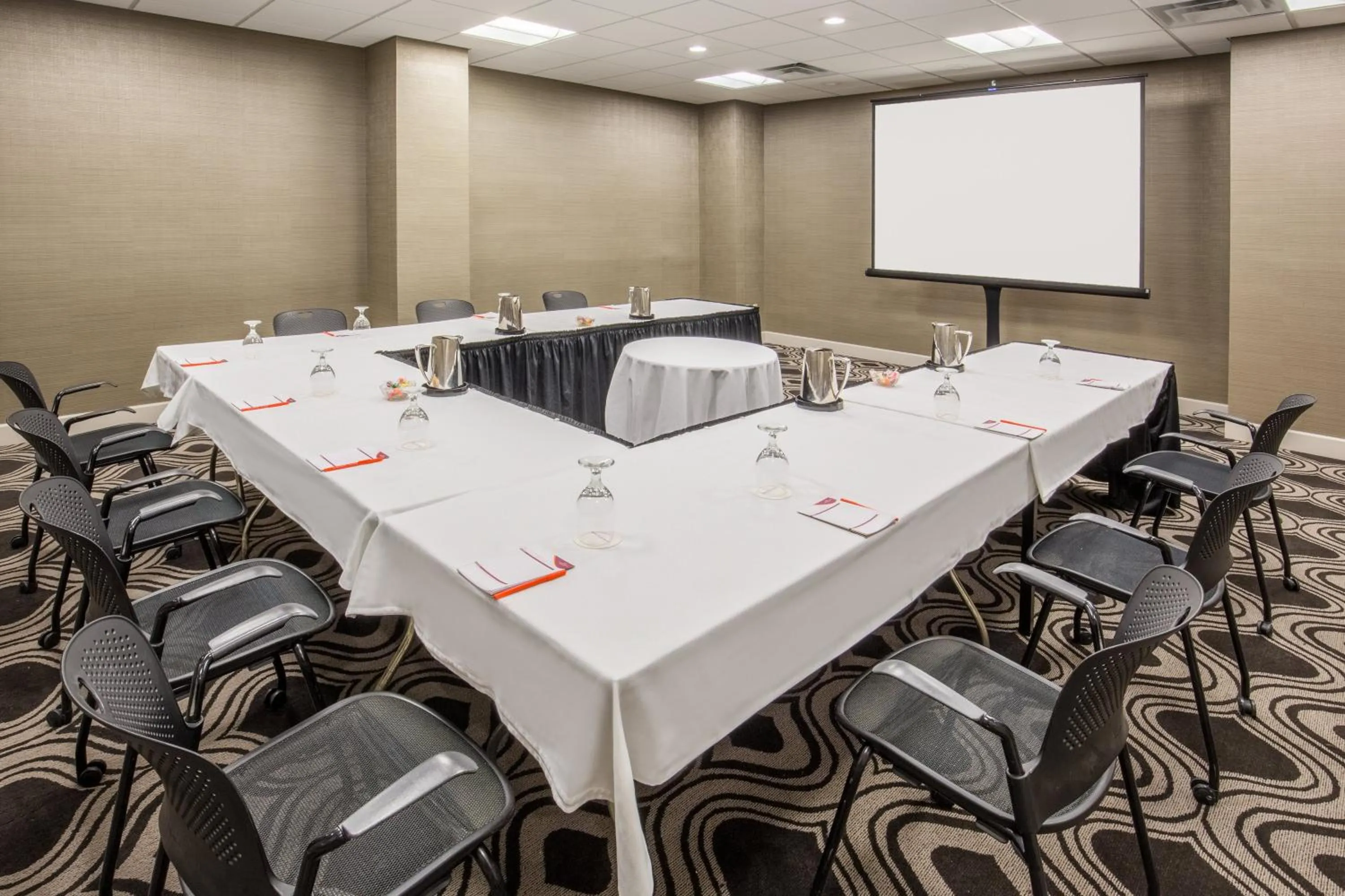 Meeting/conference room in Crowne Plaza Phoenix Airport - PHX by IHG
