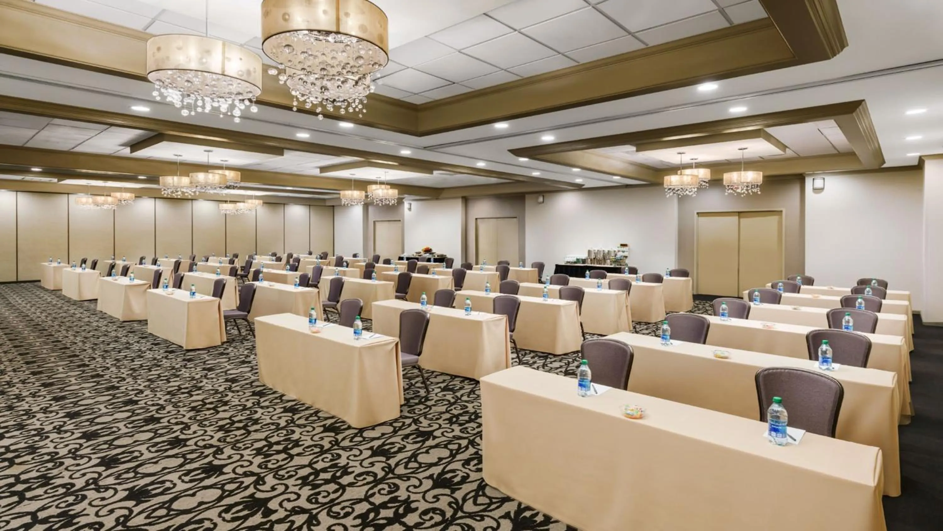 Meeting/conference room in Crowne Plaza Phoenix Airport - PHX by IHG