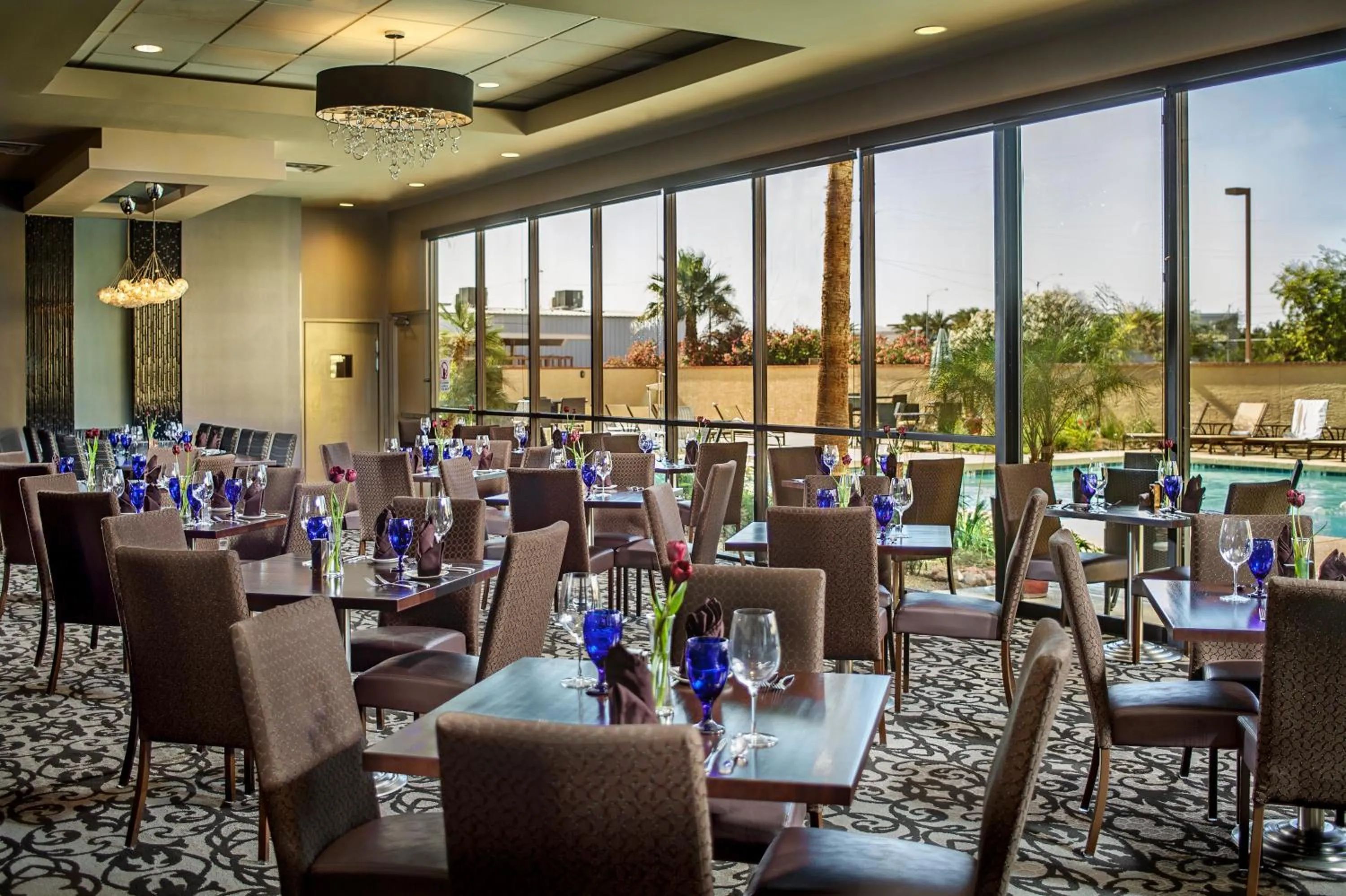 Restaurant/places to eat in Crowne Plaza Phoenix Airport - PHX by IHG