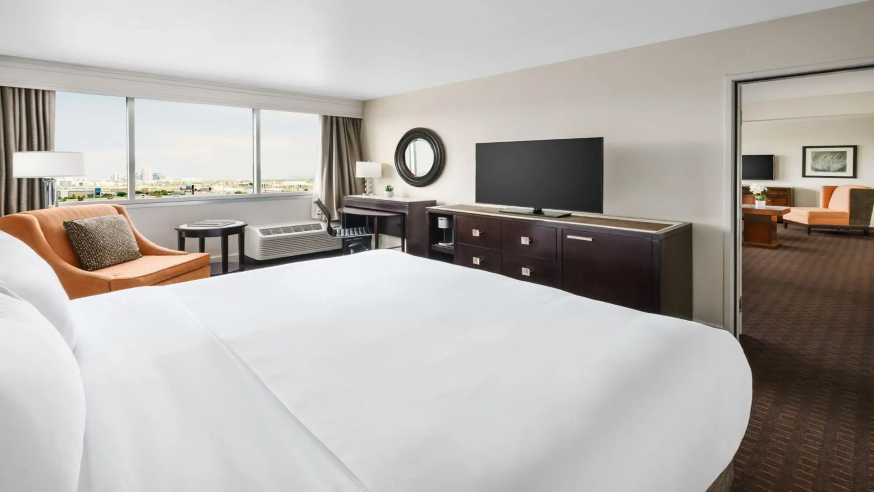 Photo of the whole room, Bed in Crowne Plaza Phoenix Airport - PHX by IHG Photo of the whole room, Bed in Crowne Plaza Phoenix Airport - PHX by IHG