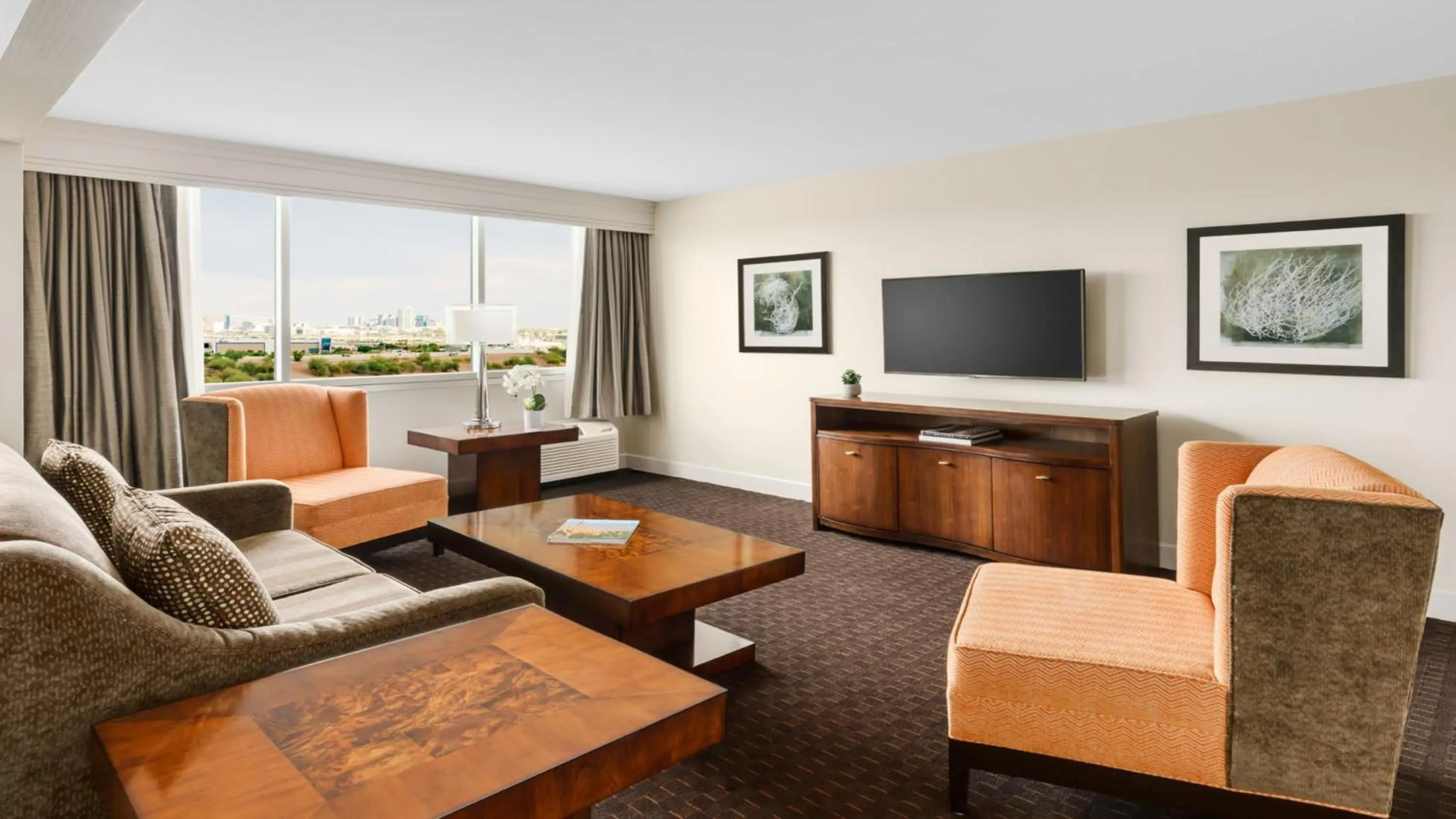 Bedroom in Crowne Plaza Phoenix Airport - PHX by IHG