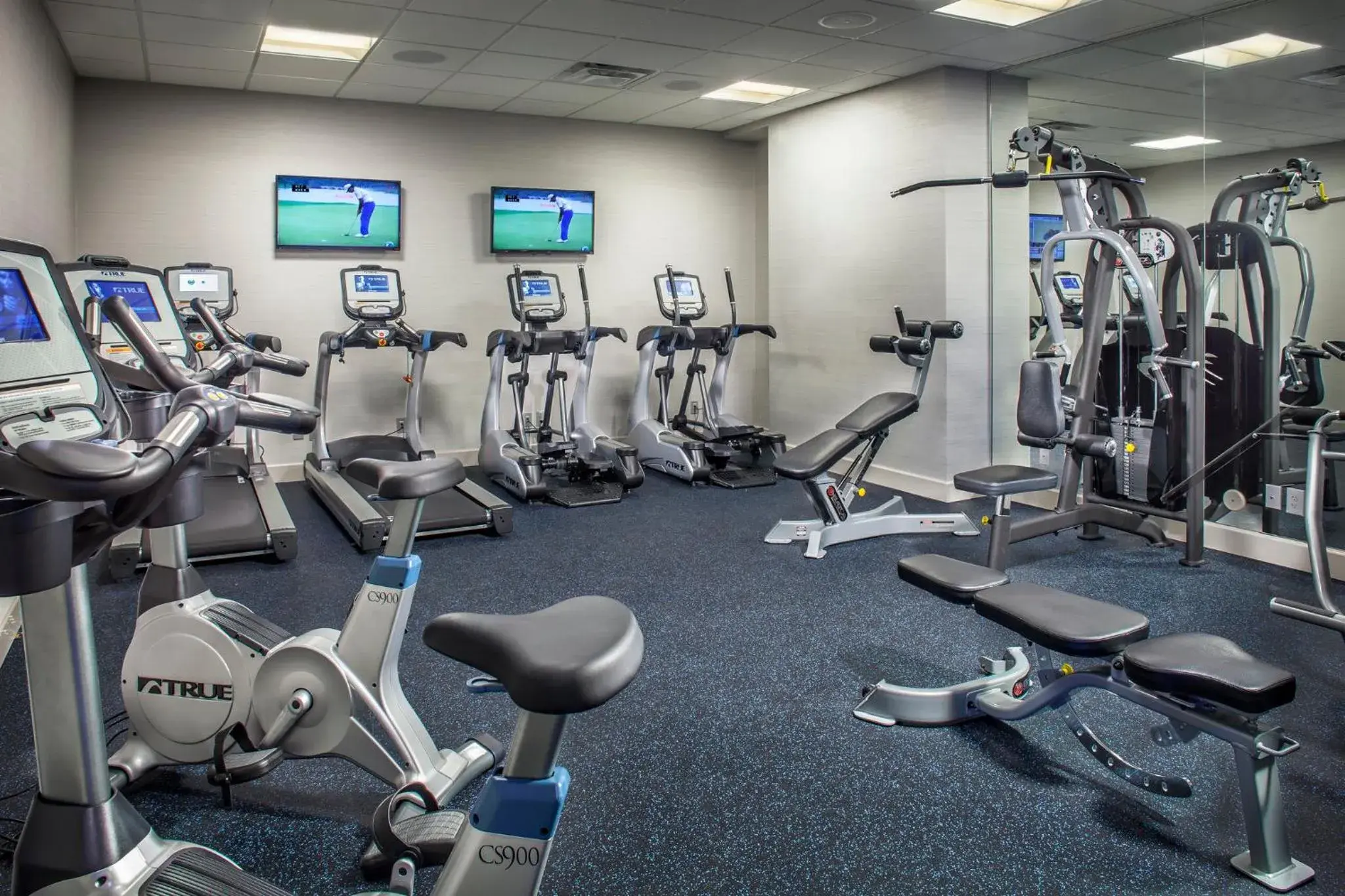 Fitness centre/facilities in Crowne Plaza Phoenix Airport - PHX by IHG Fitness centre/facilities in Crowne Plaza Phoenix Airport - PHX by IHG