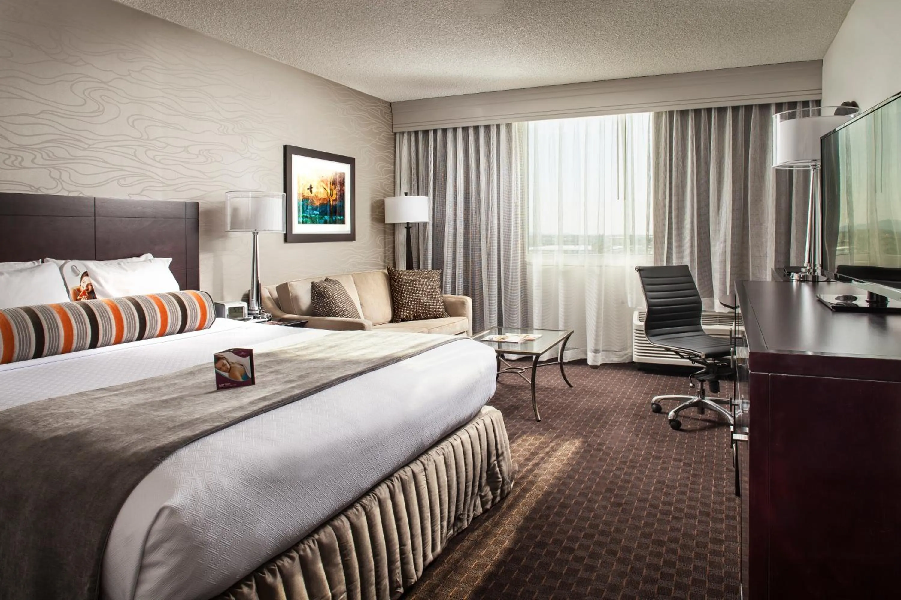 Bed in Crowne Plaza Phoenix Airport - PHX by IHG