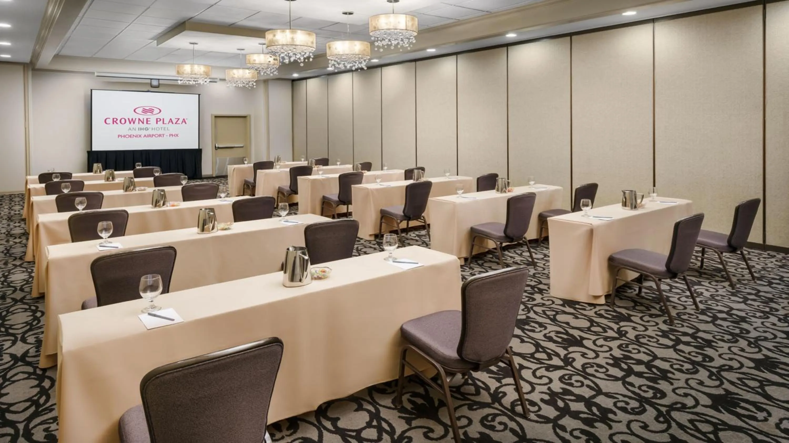 Meeting/conference room in Crowne Plaza Phoenix Airport - PHX by IHG