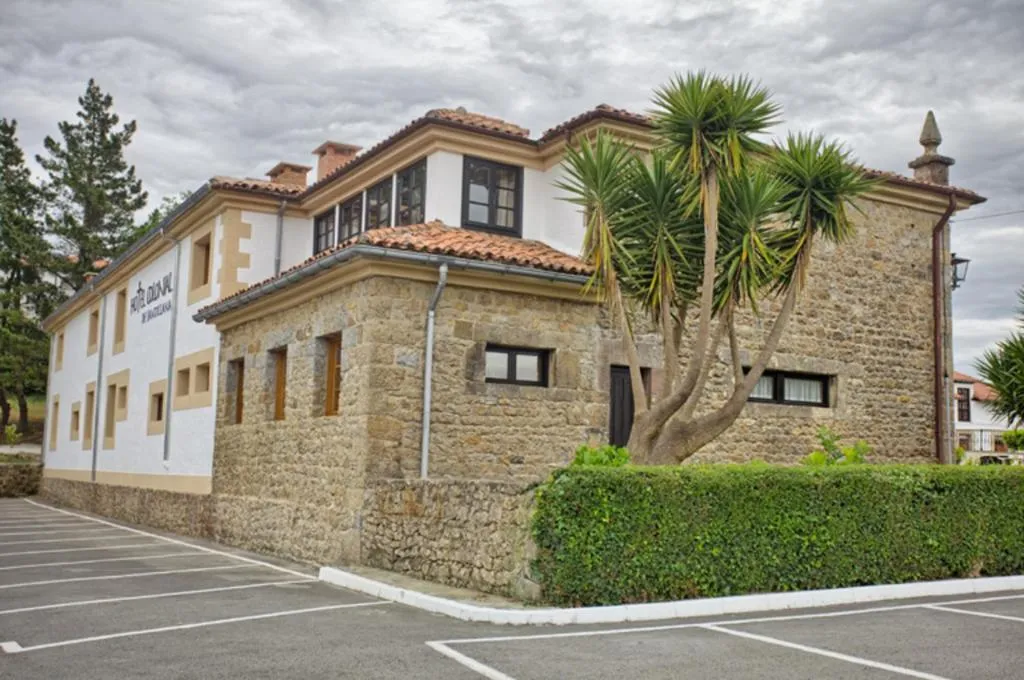 Property building in Hotel Colonial de Santillana