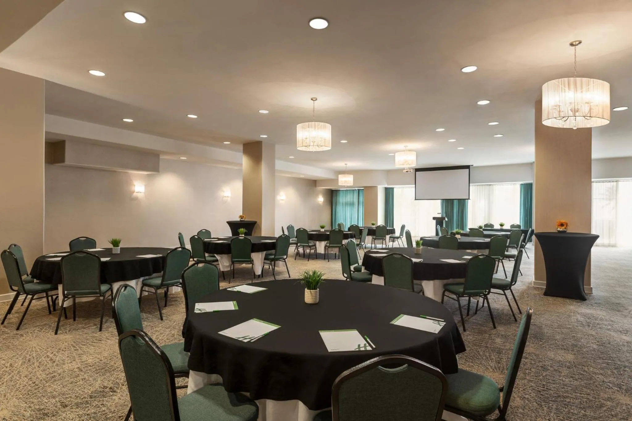 Meeting/conference room in Holiday Inn Miami Beach-Oceanfront by IHG
