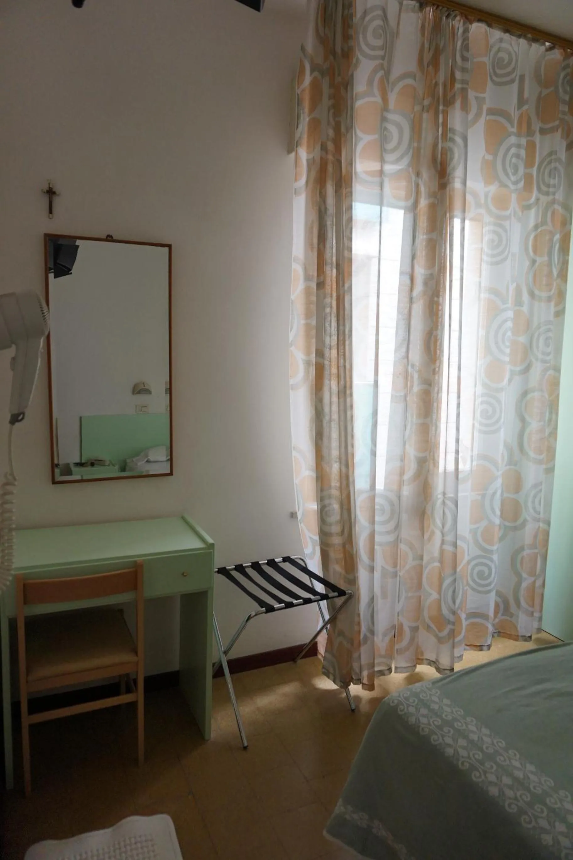 Seating area, Bed in Hotel Aurora