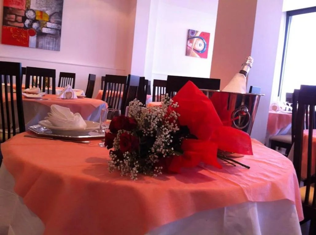 Restaurant/places to eat in Hotel Aurora