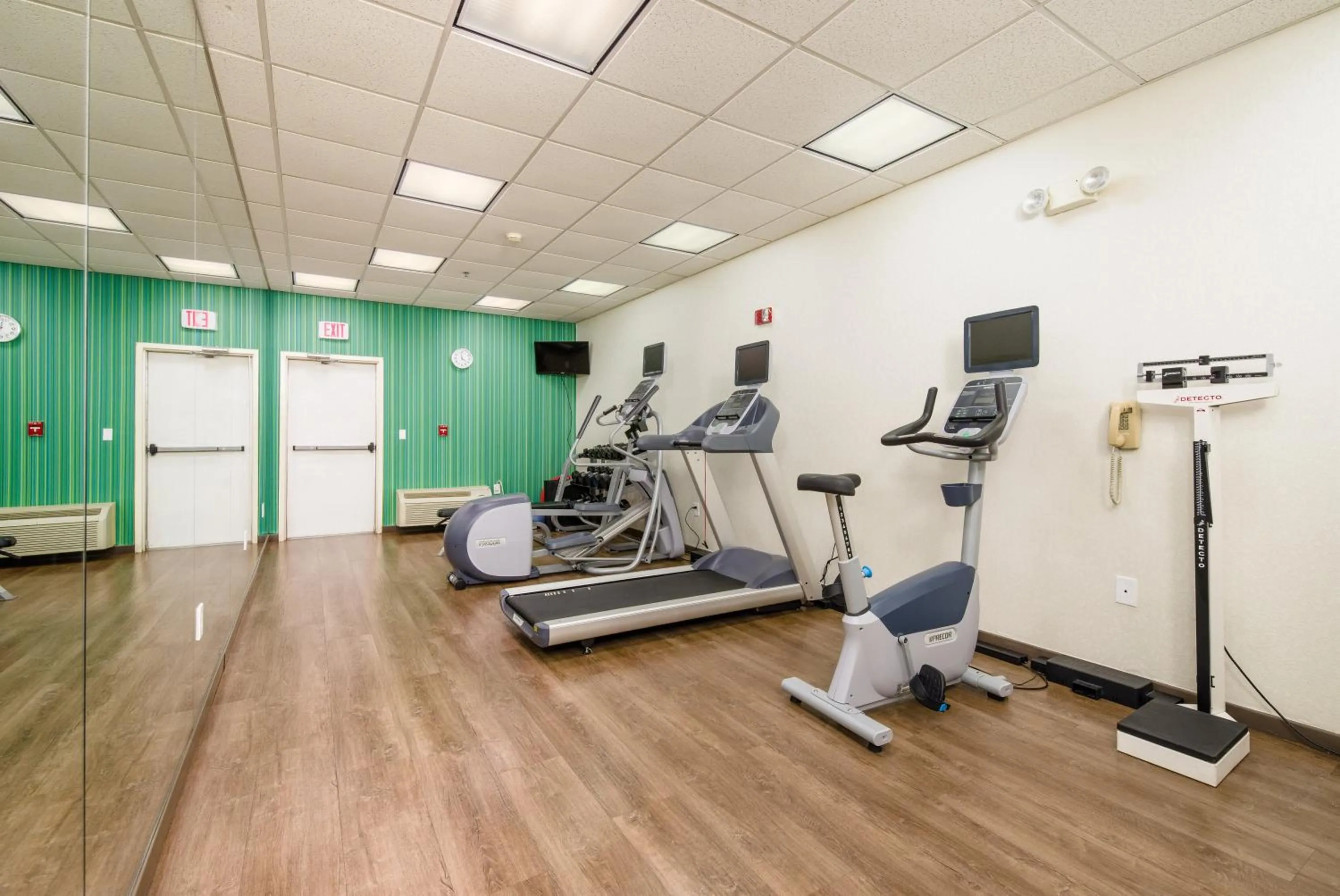 Fitness centre/facilities in Holiday Inn Express Phoenix-Airport/University Drive by IHG