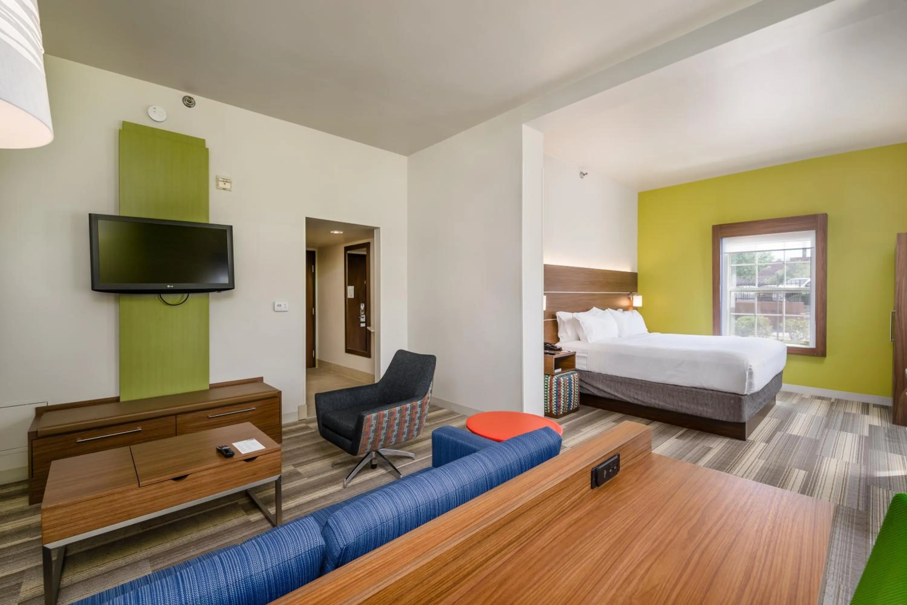 Bed in Holiday Inn Express Phoenix-Airport/University Drive by IHG