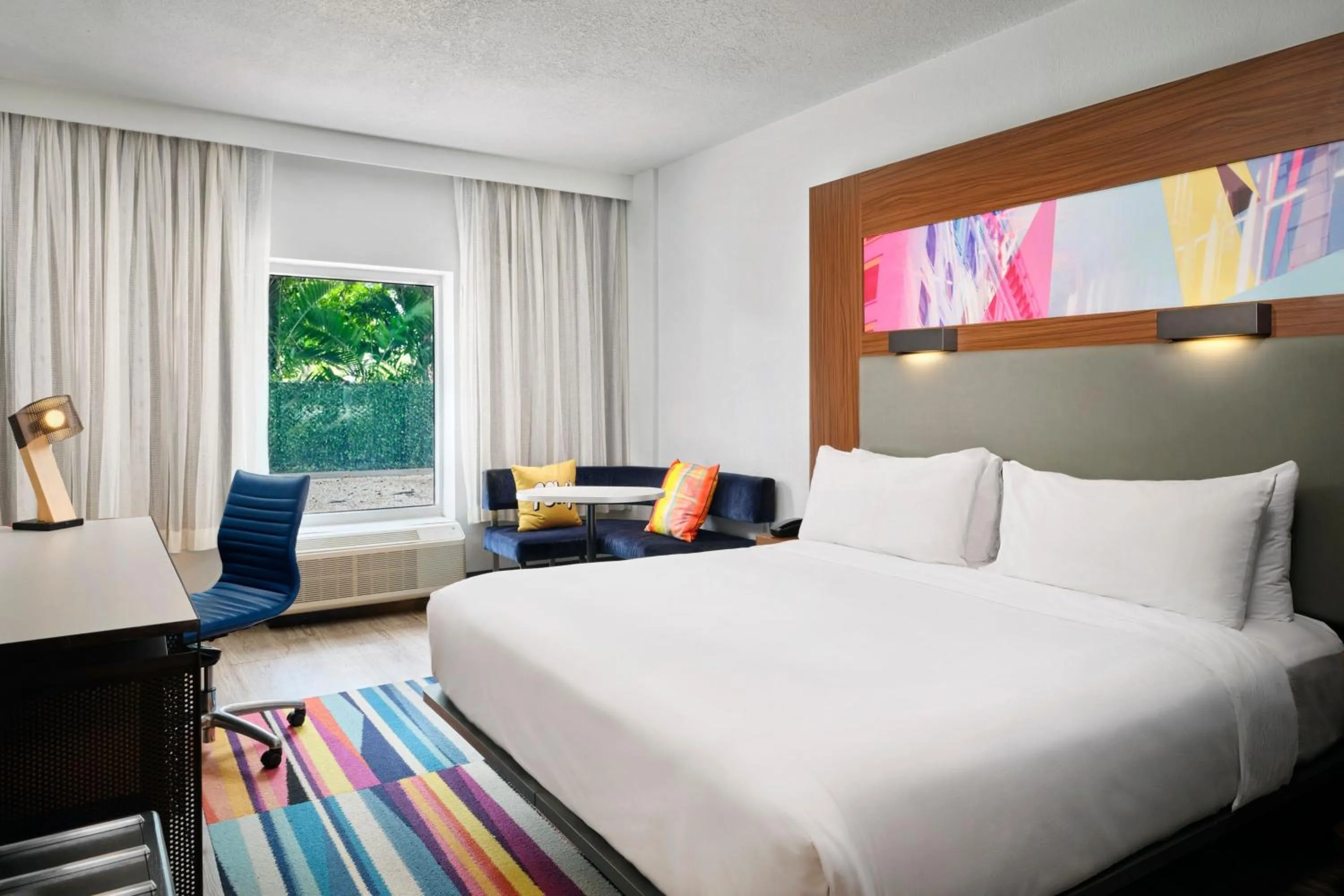 Photo of the whole room, Bed in Aloft Miami Dadeland