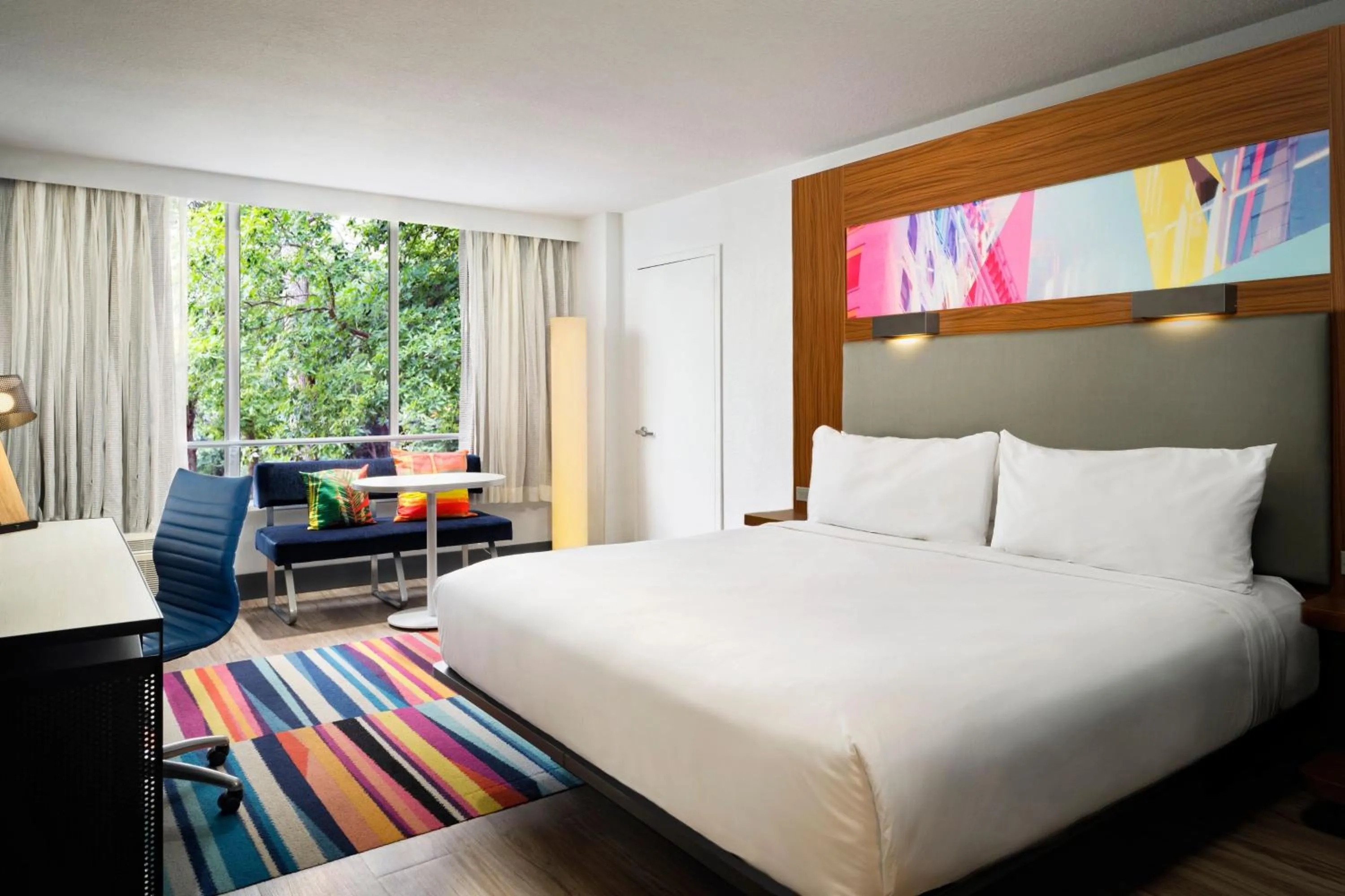 Photo of the whole room, Bed in Aloft Miami Dadeland