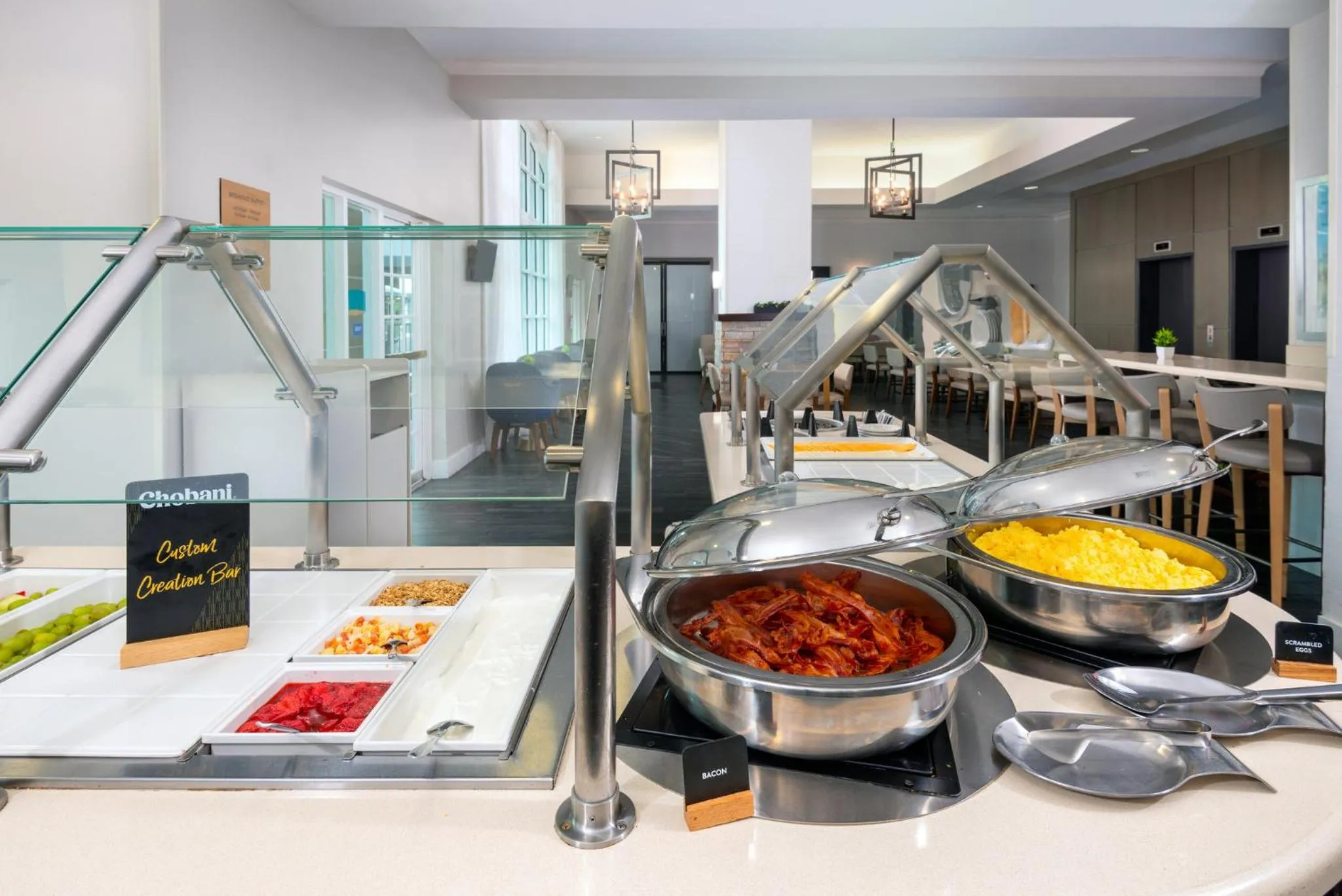 Restaurant/places to eat in Staybridge Suites Miami Doral Area by IHG