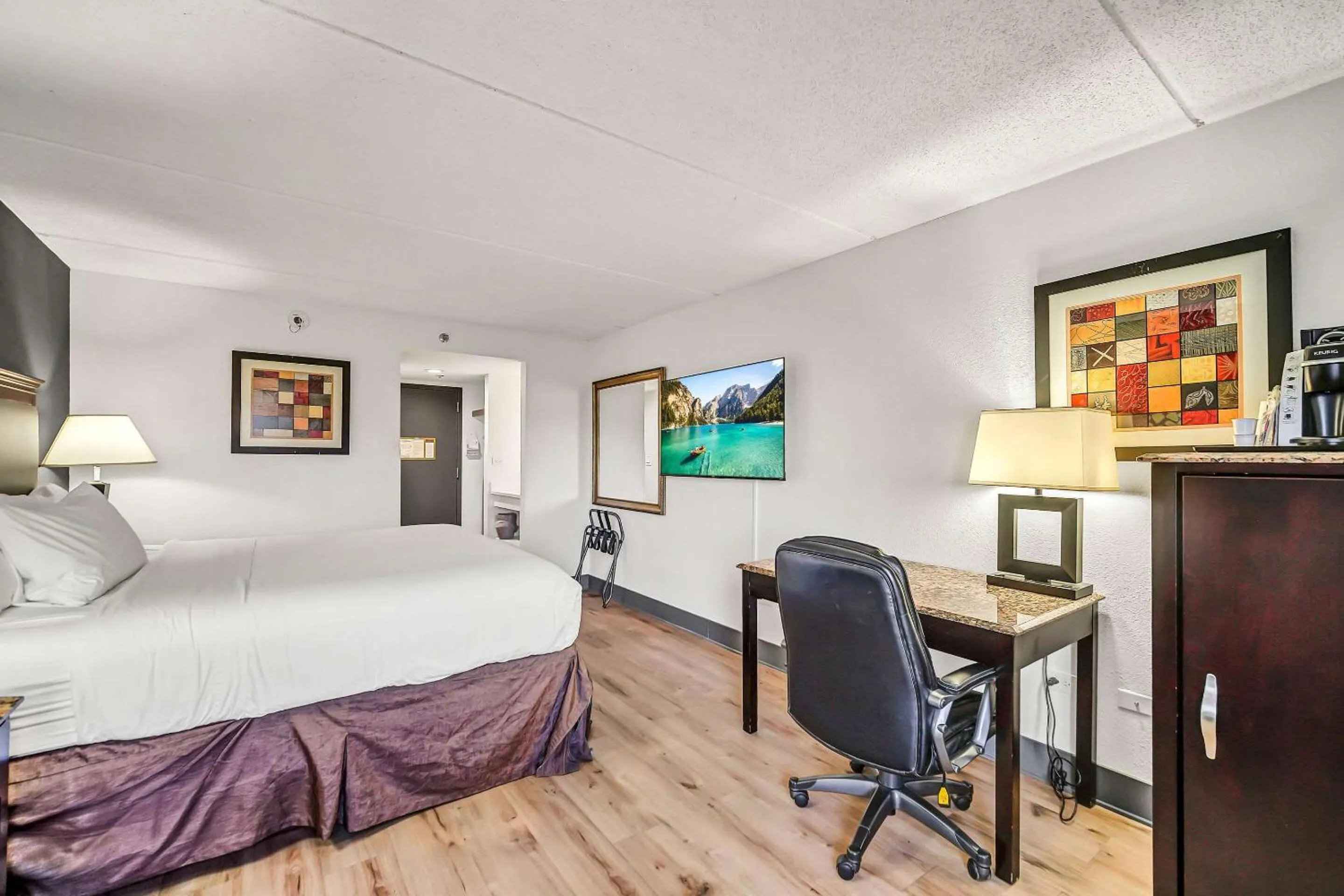 Bedroom, Bed in Radisson Hotel Schaumburg