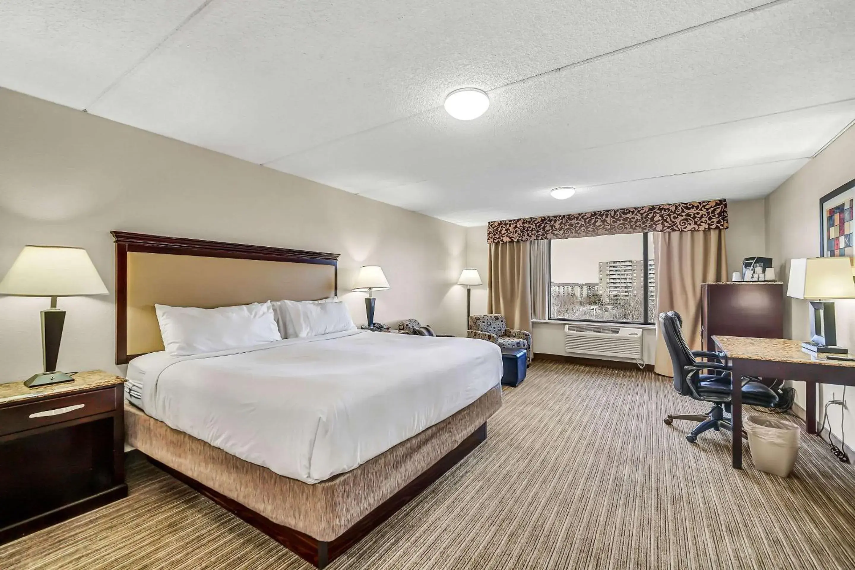 Bedroom, Bed in Radisson Hotel Schaumburg Bedroom, Bed in Radisson Hotel Schaumburg