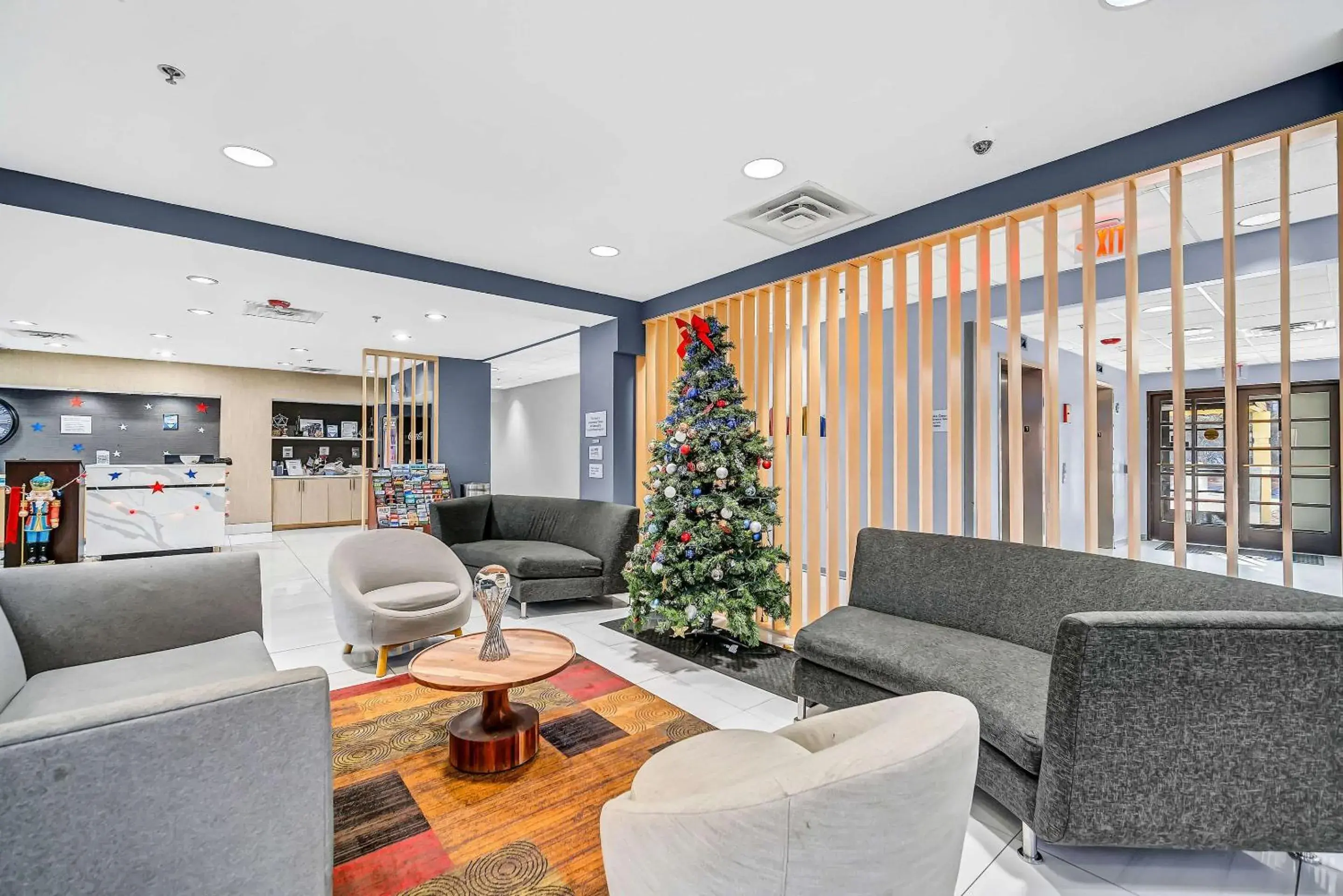 Lobby or reception in Radisson Hotel Schaumburg Lobby or reception in Radisson Hotel Schaumburg