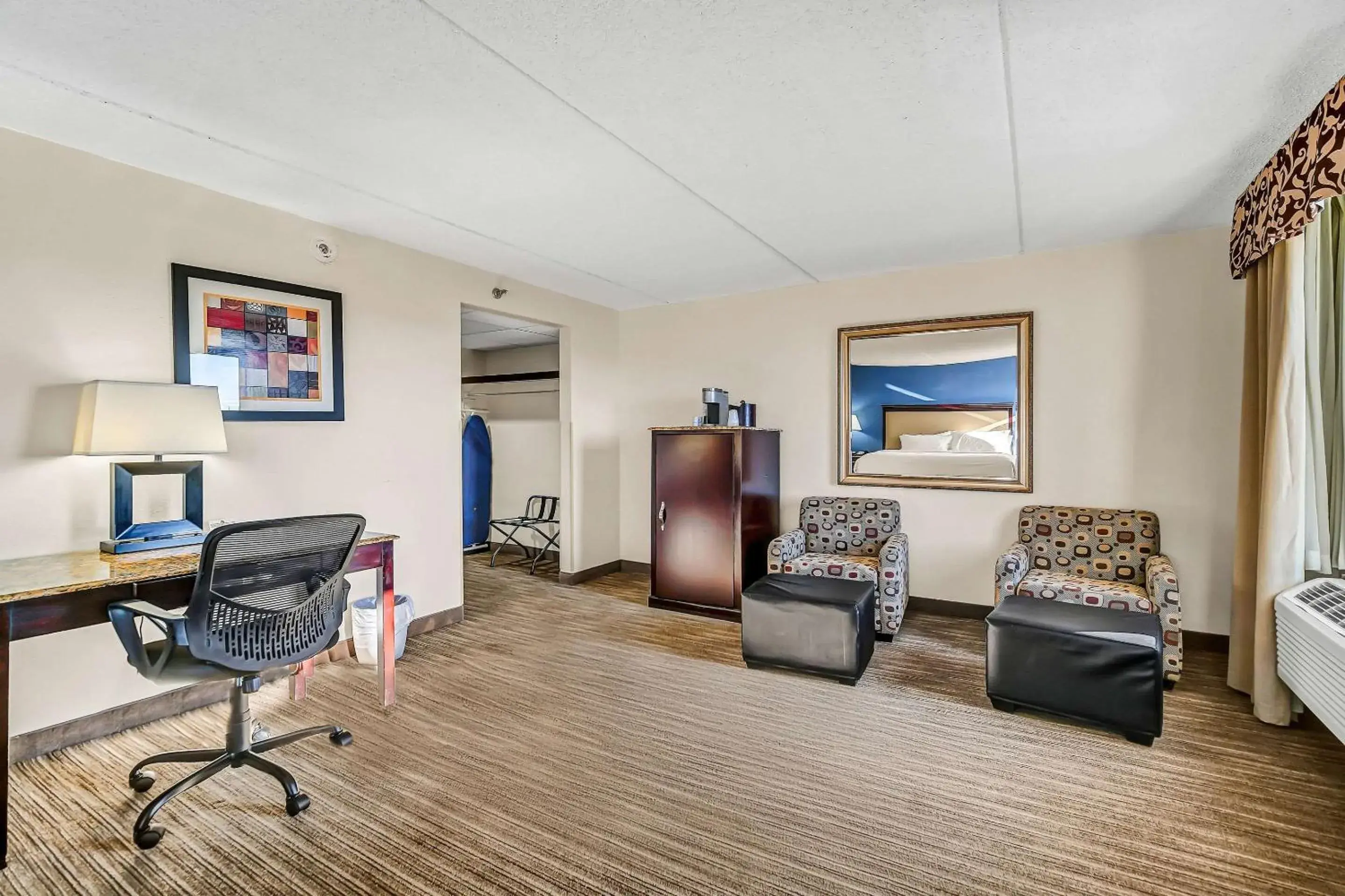 Bedroom in Radisson Hotel Schaumburg Bedroom in Radisson Hotel Schaumburg