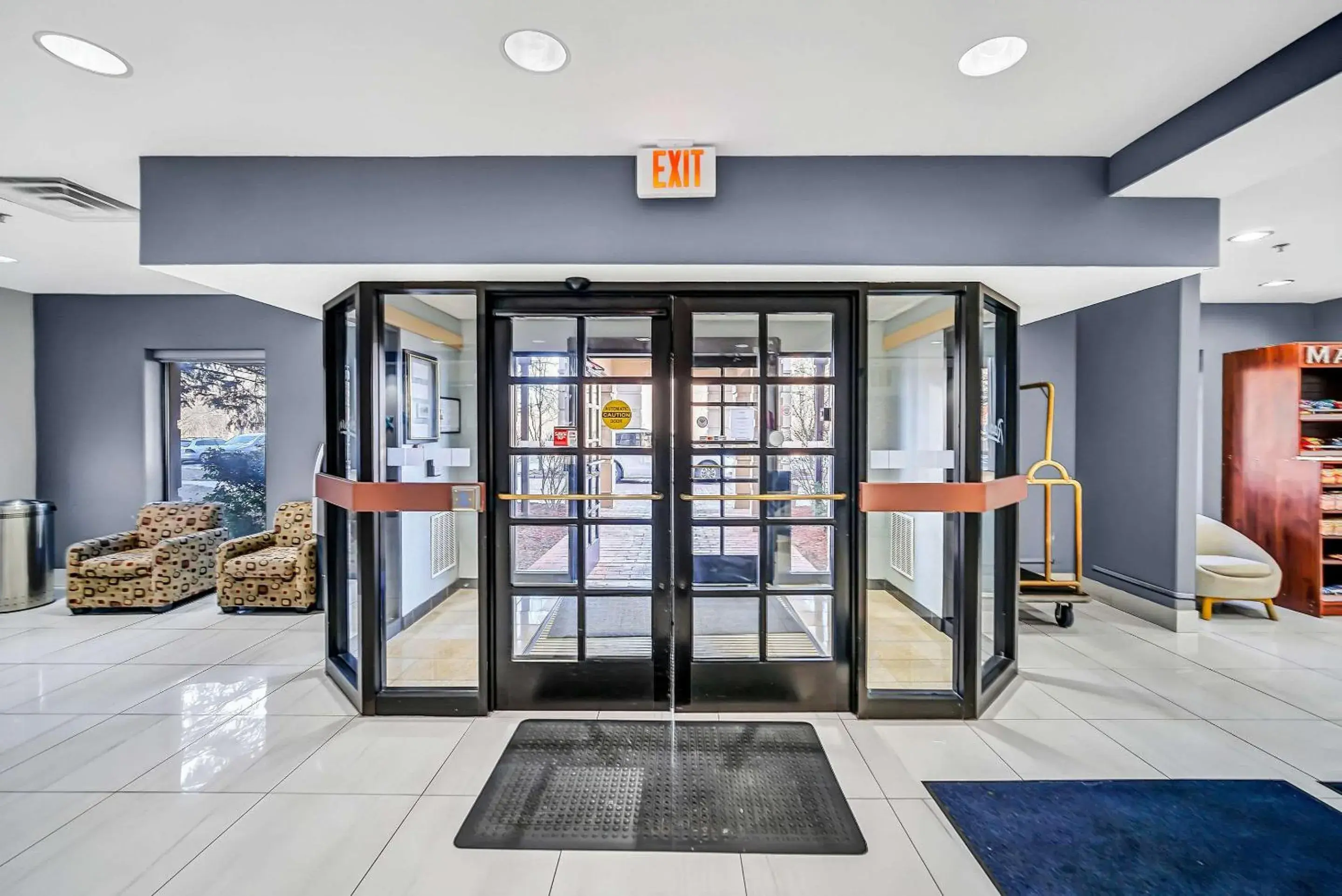 Property building in Radisson Hotel Schaumburg Property building in Radisson Hotel Schaumburg