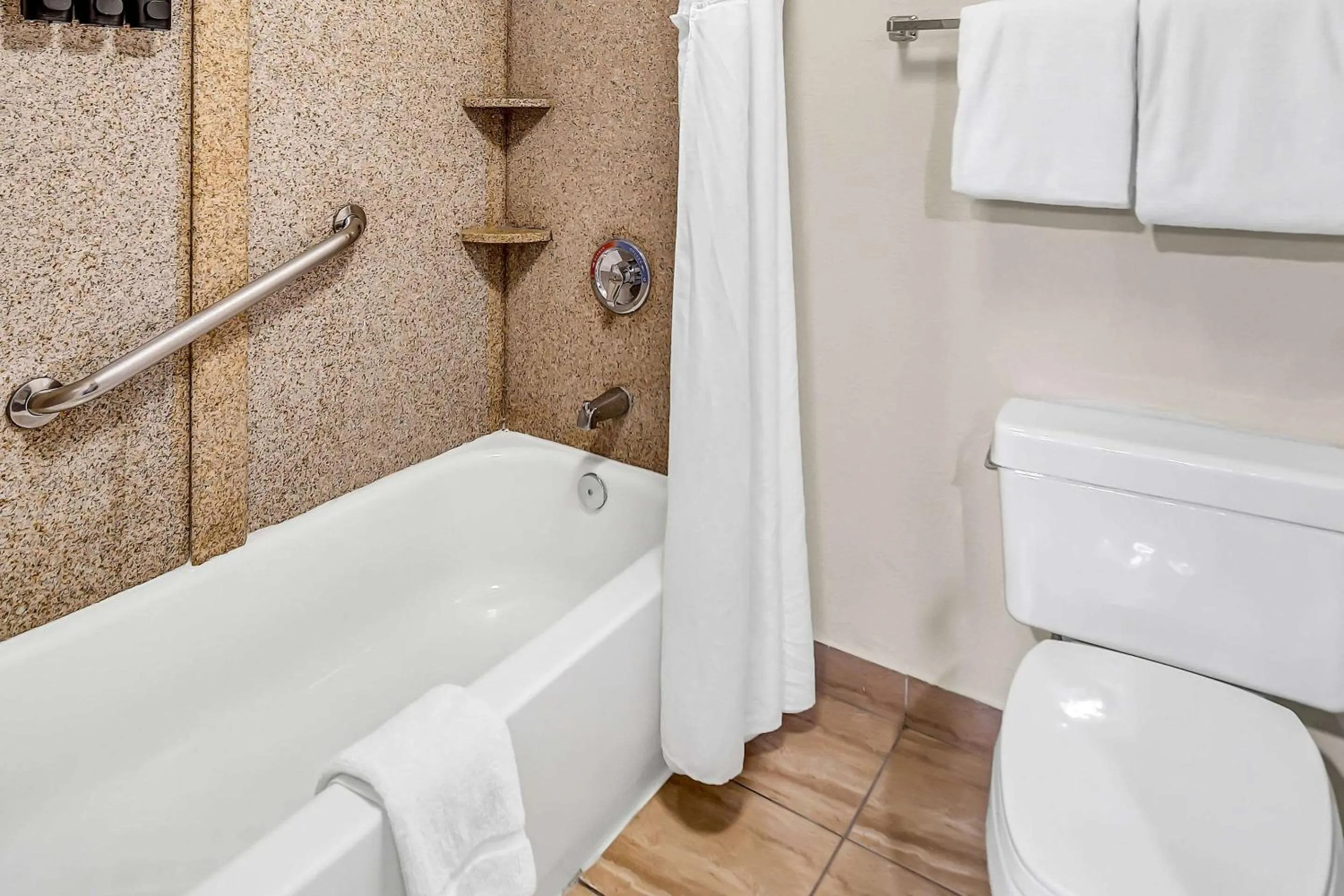 Bedroom in Radisson Hotel Schaumburg