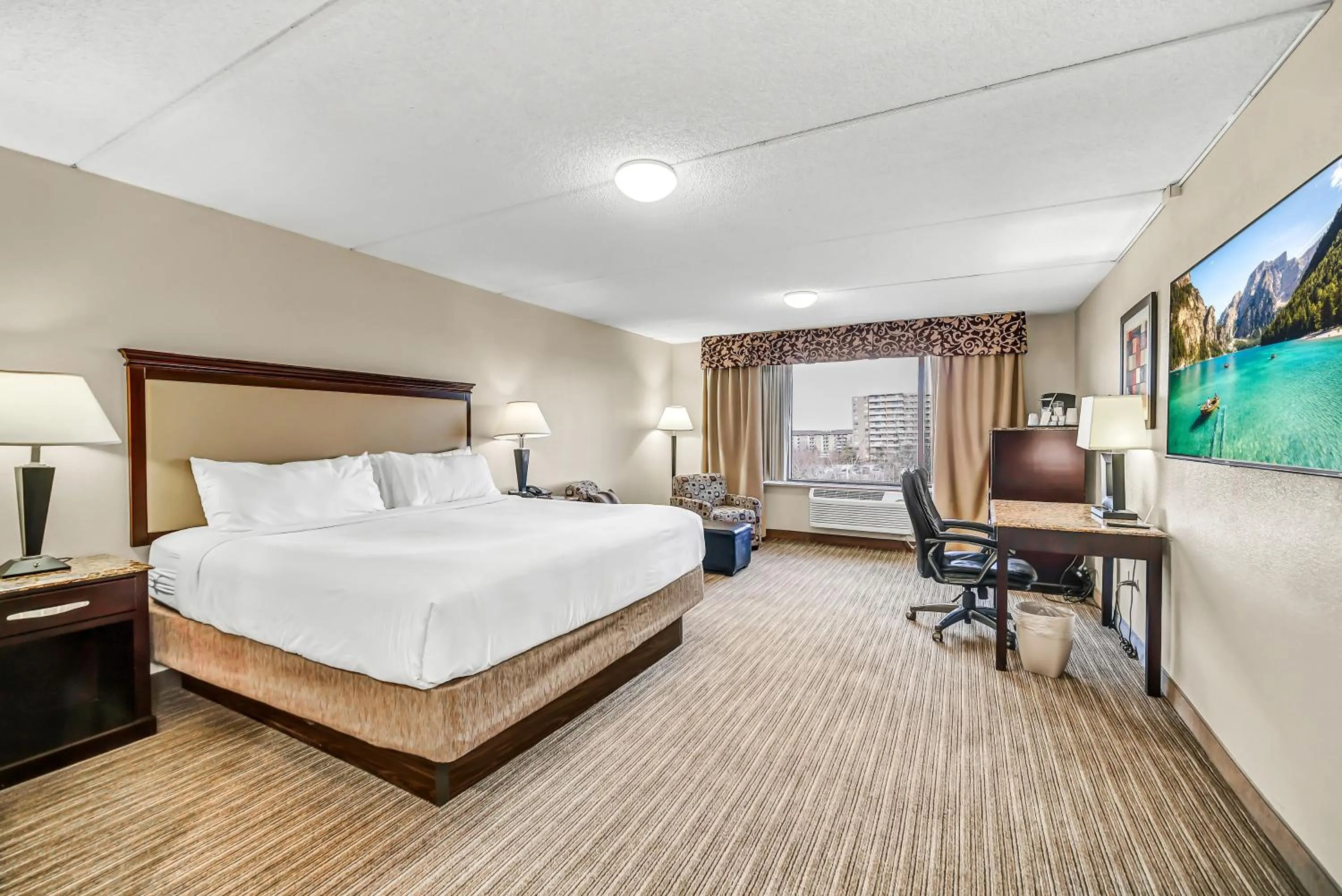 Bed in Radisson Hotel Schaumburg