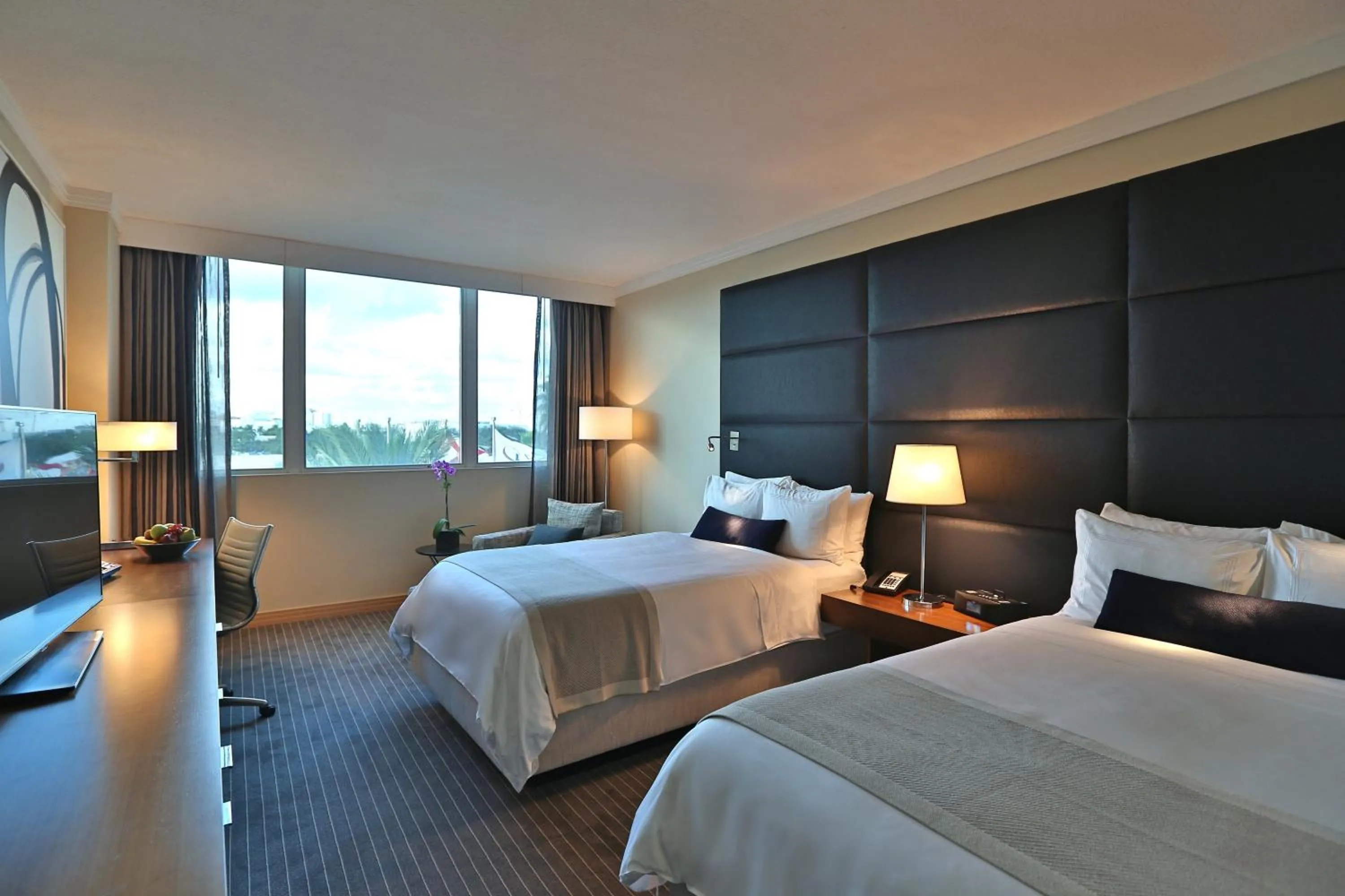 Photo of the whole room, Bed in InterContinental At Doral Miami by IHG