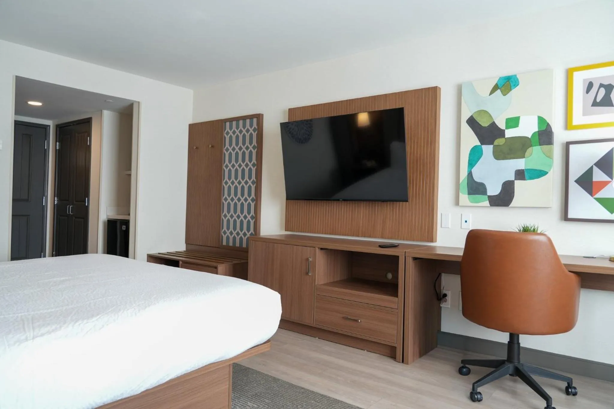 Photo of the whole room in Holiday Inn & Suites Phoenix Airport by IHG