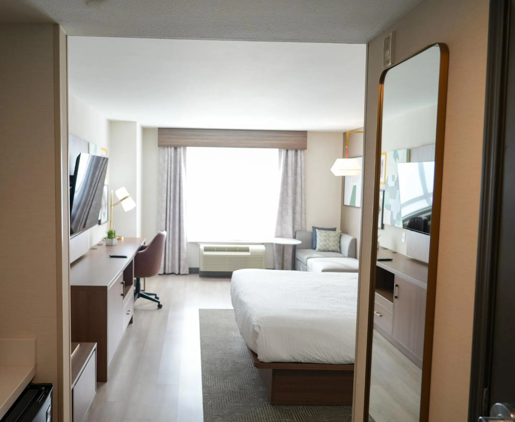 Photo of the whole room, Bed in Holiday Inn & Suites Phoenix Airport by IHG