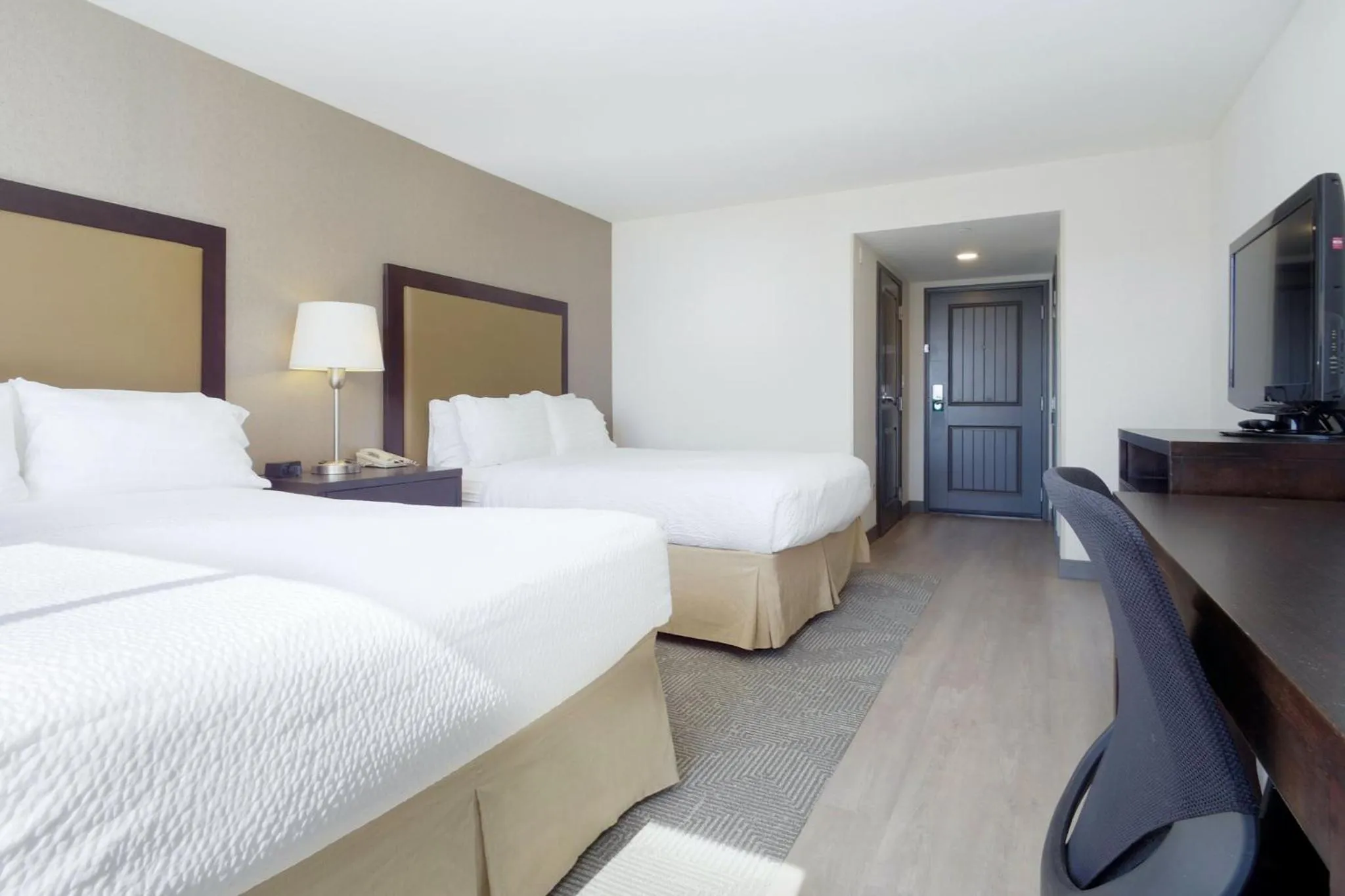 Photo of the whole room, Bed in Holiday Inn & Suites Phoenix Airport by IHG