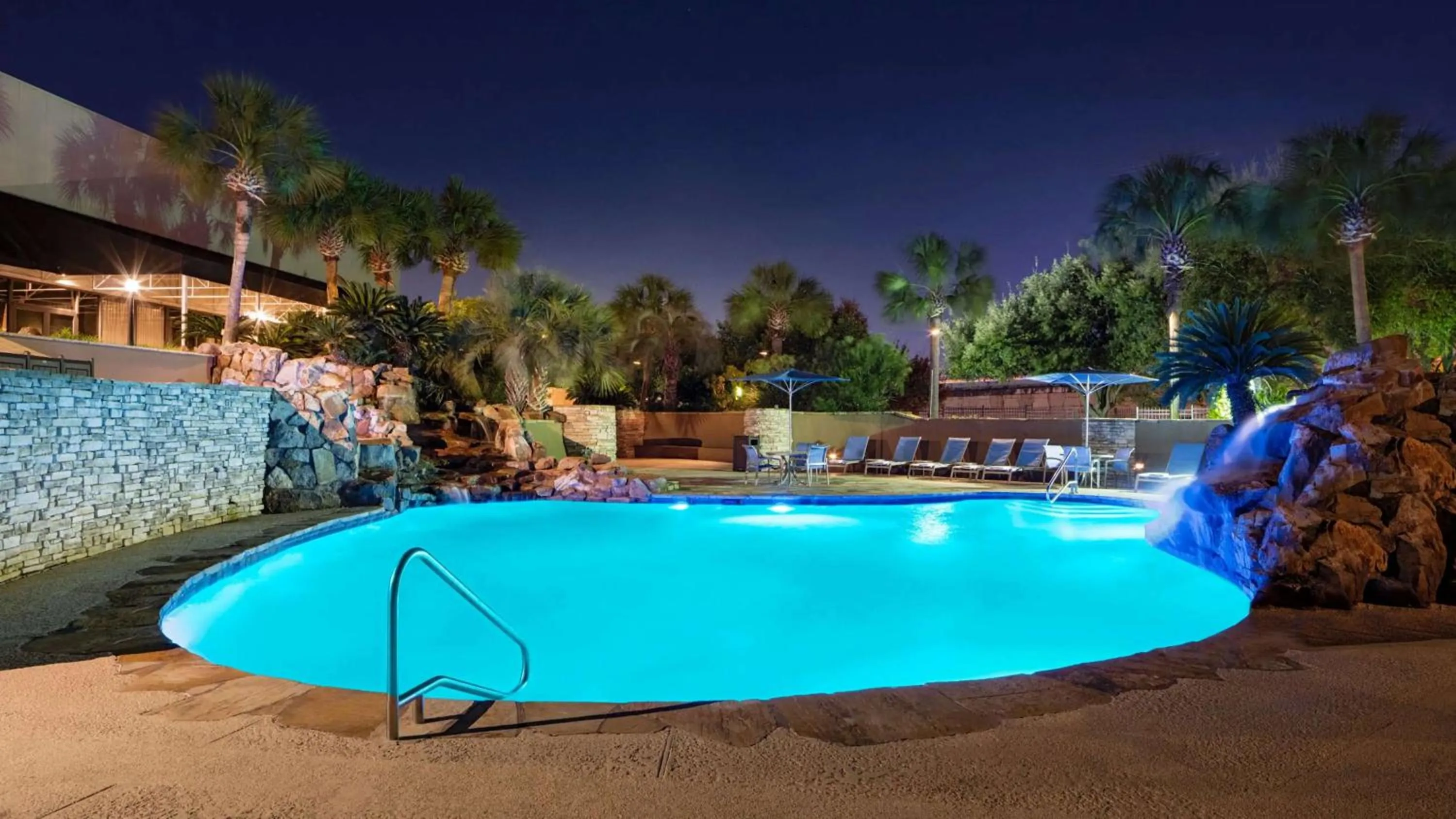 Pool view in Sonesta Hotel Houston IAH Airport