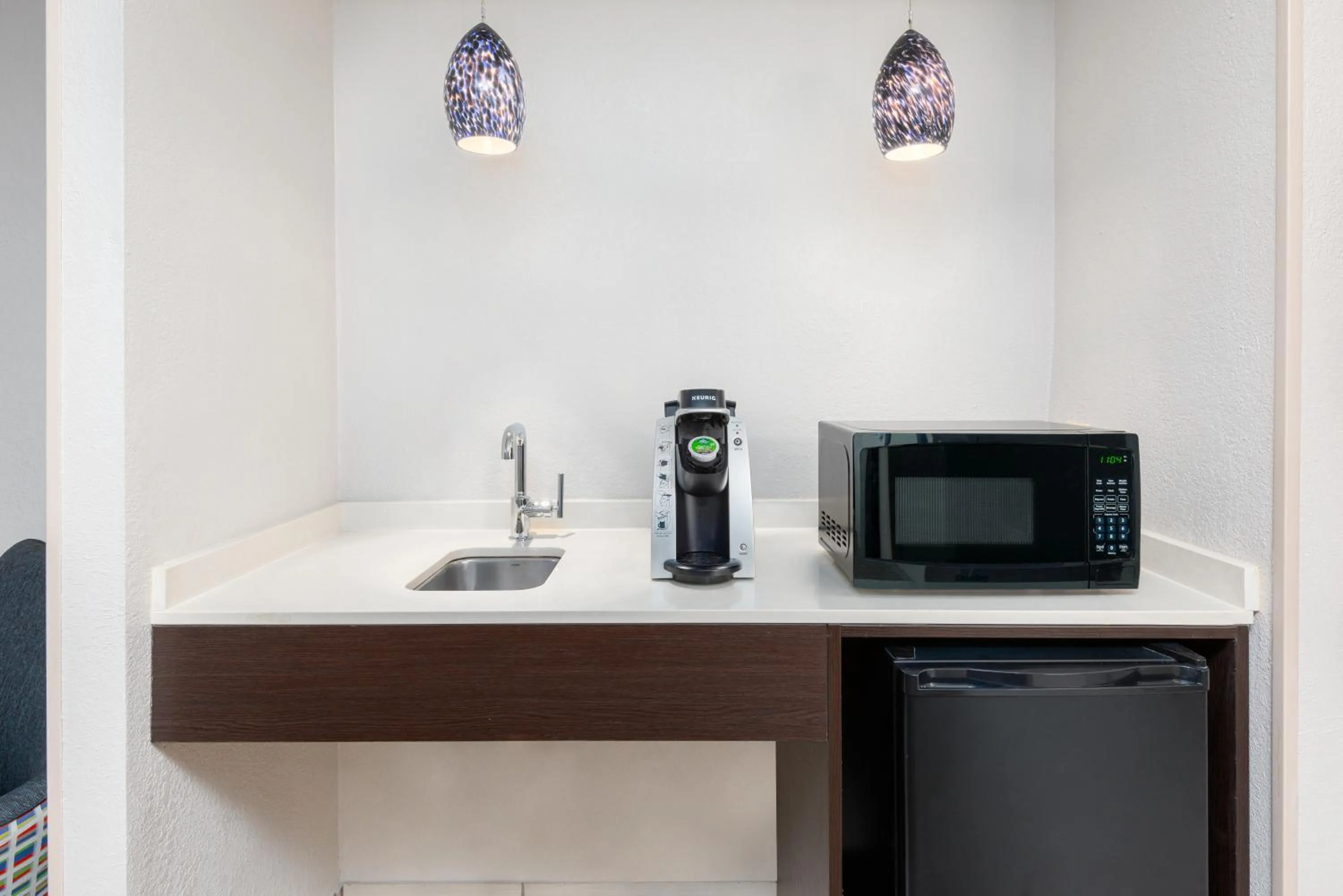 Kitchen or kitchenette in Holiday Inn Express Miami Airport Doral Area by IHG