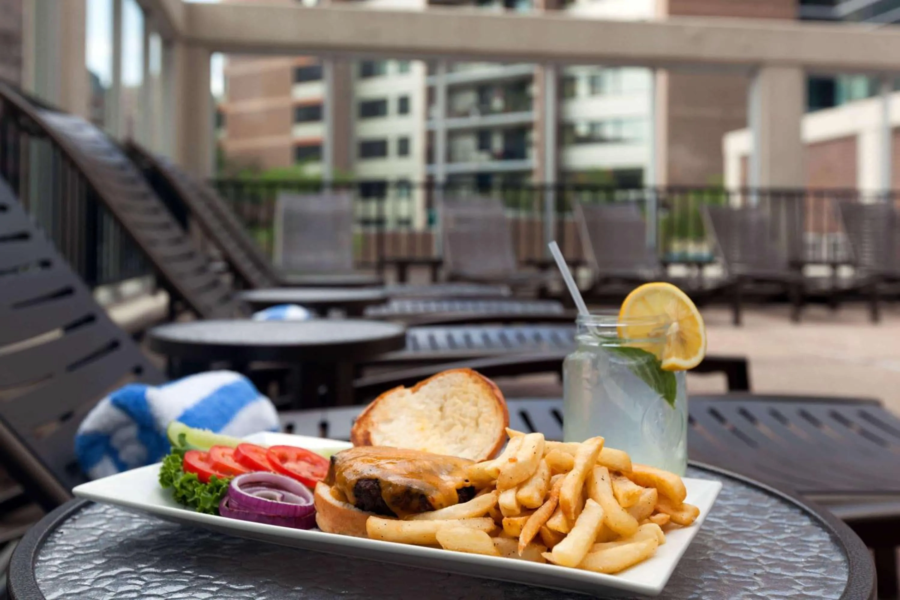 Restaurant/places to eat in Wyndham Boston Beacon Hill