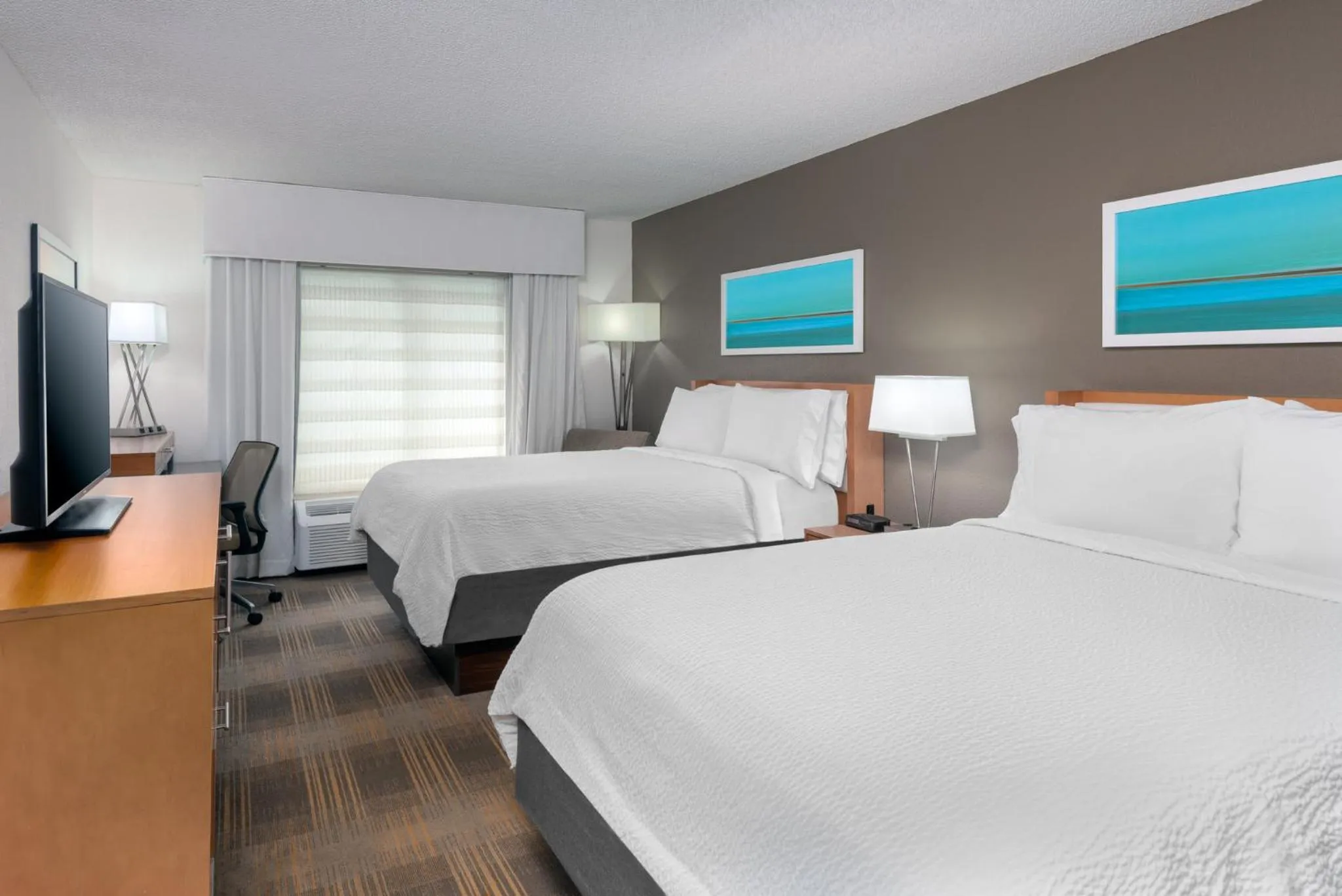 Photo of the whole room, Bed in Holiday Inn Miami-Doral Area by IHG