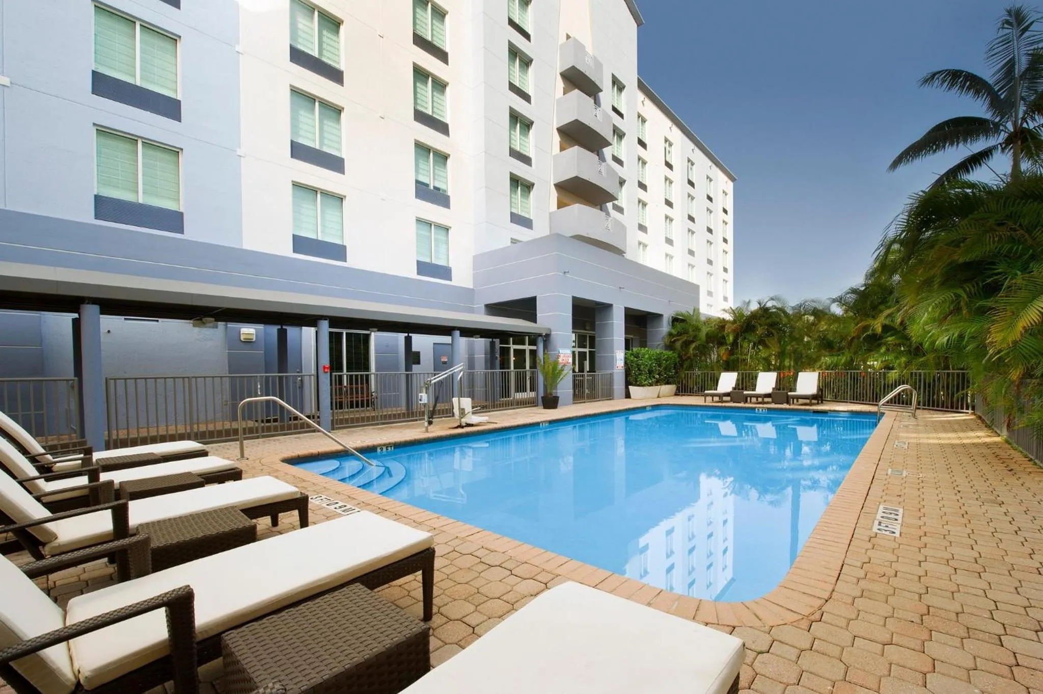 Swimming pool in Holiday Inn Miami-Doral Area by IHG