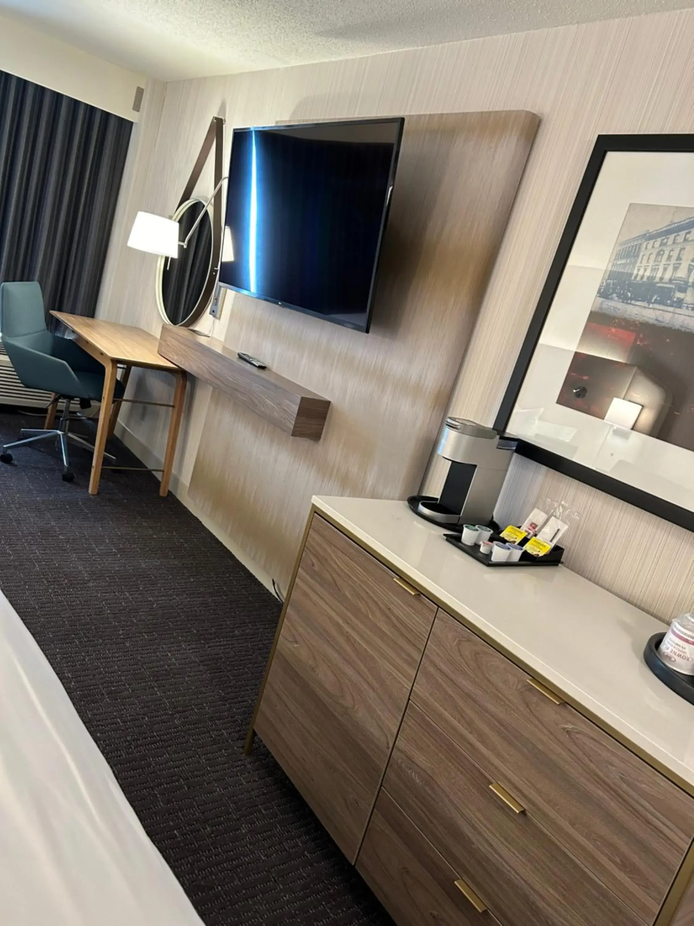 Standard King Room in Crowne Plaza Kansas City Downtown by IHG Standard King Room in Crowne Plaza Kansas City Downtown by IHG